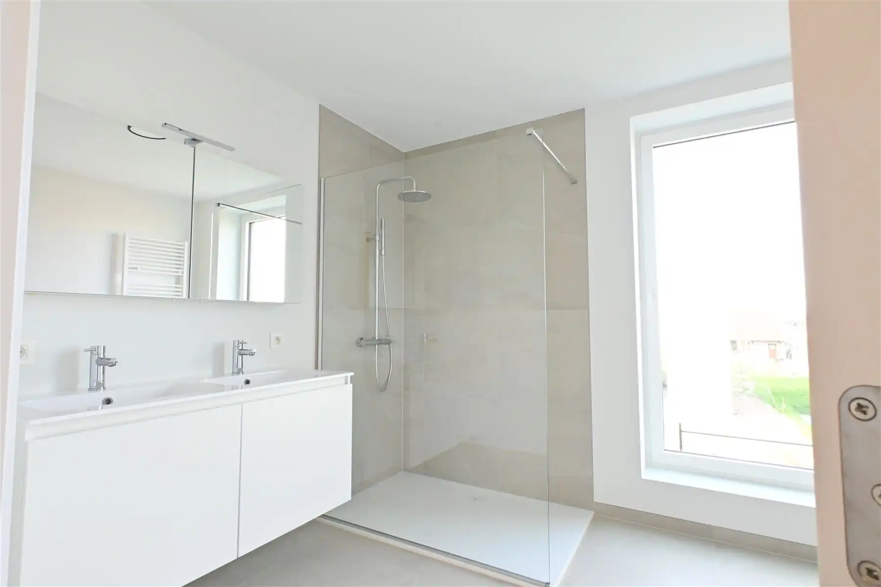 Nieuwbouwwoning met alle comfort foto 12