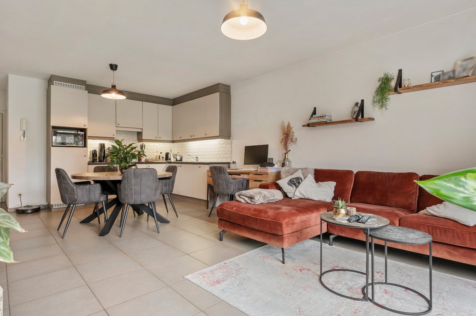 Gelijkvloers appartement Links met 77m² bewoonbare oppervlakte. foto 2