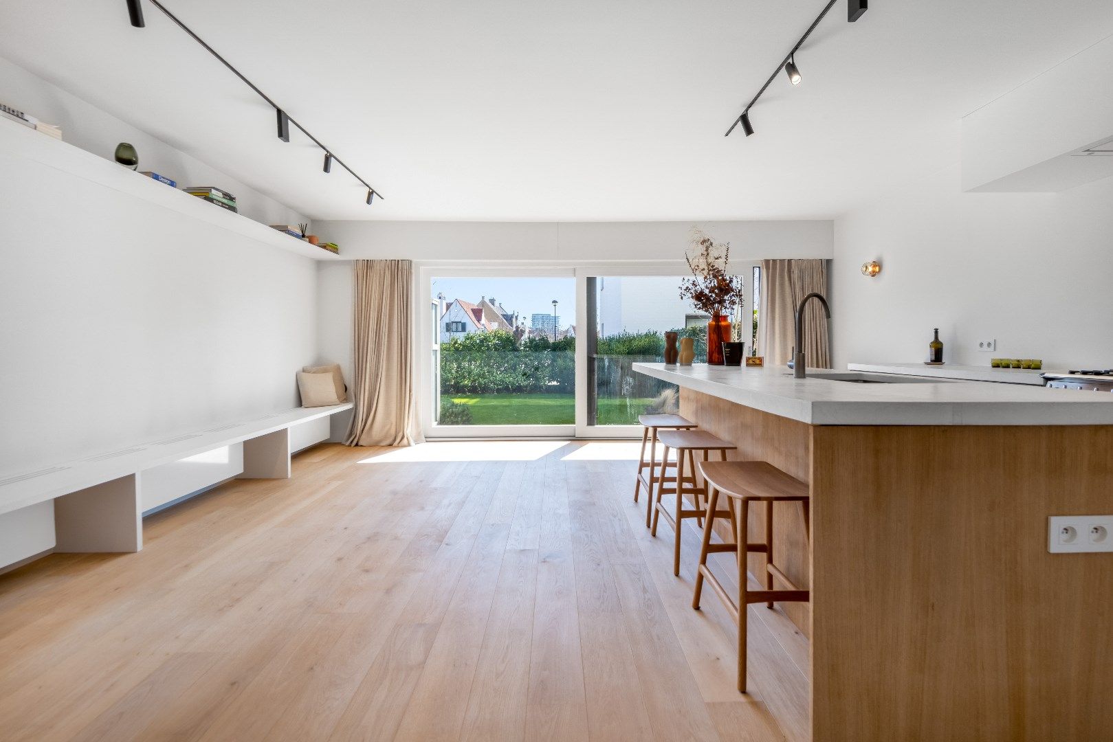 Instapklaar gelijkvloersappartement met zuid gerichte tuin gelegen nabij het Zegemeer en het CC Scharpoord. foto 6