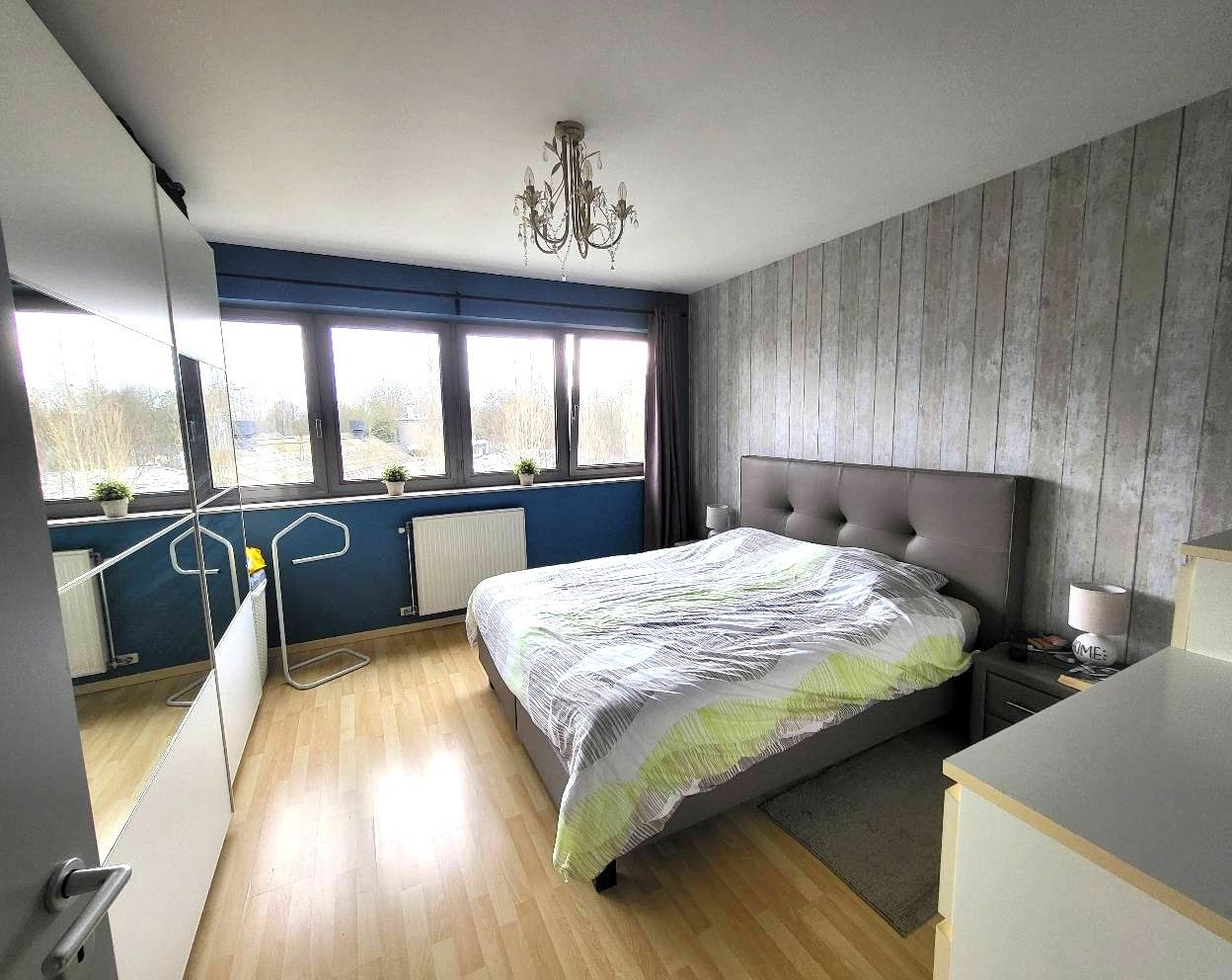 Schitterend appartement (3de verdieping) met ruim terras....buiten stadscentrum. foto 18
