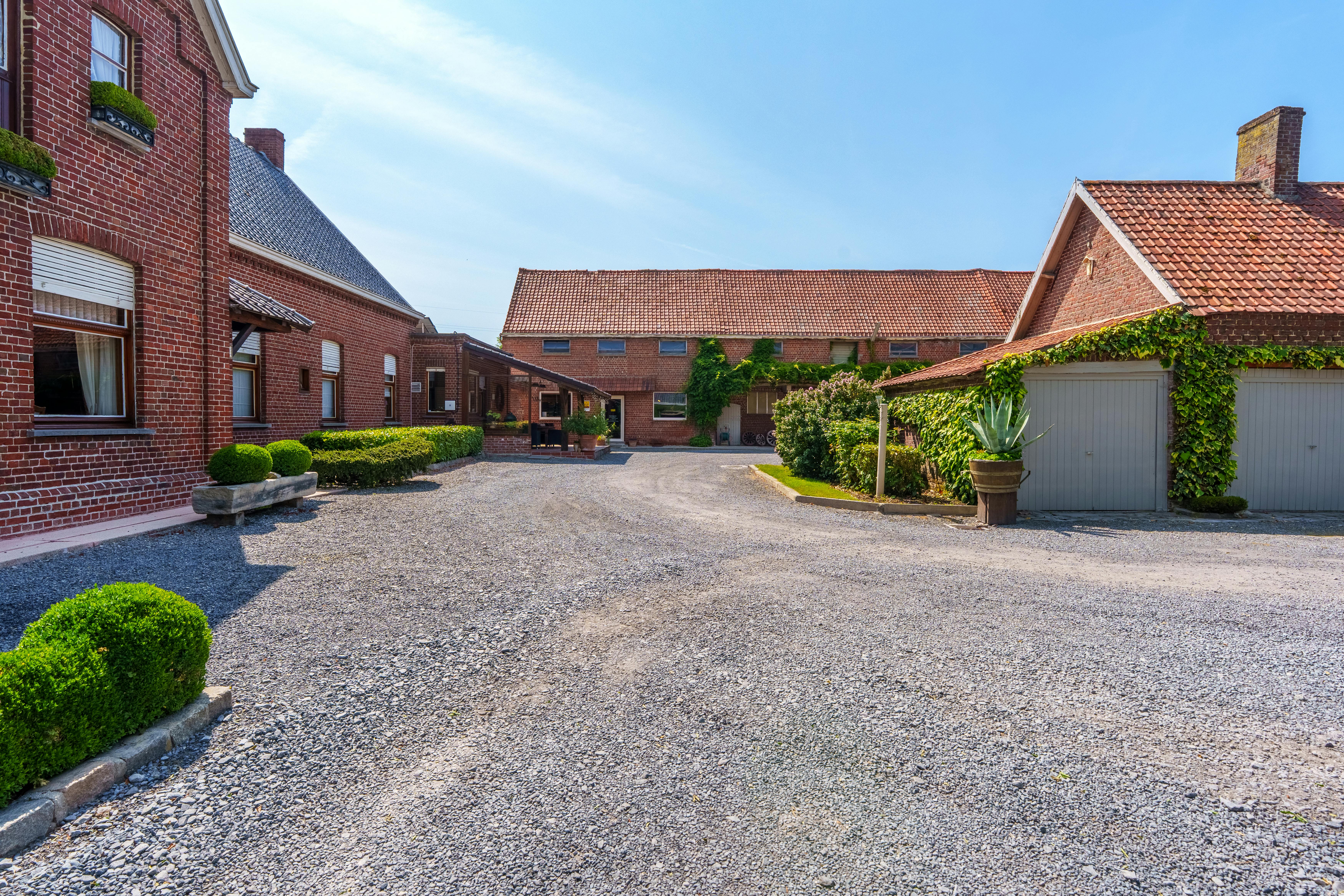 Karaktervolle historische hoeve te Sint-Eloois-Winkel  foto 7