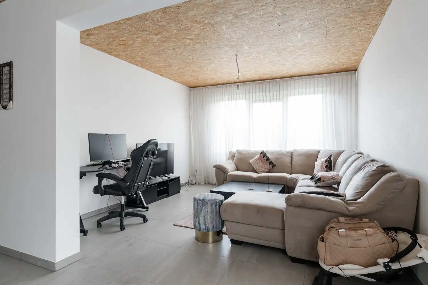 Leuke gezinswoning met 3 slaapkamers nabij de verbindingswegen foto 4