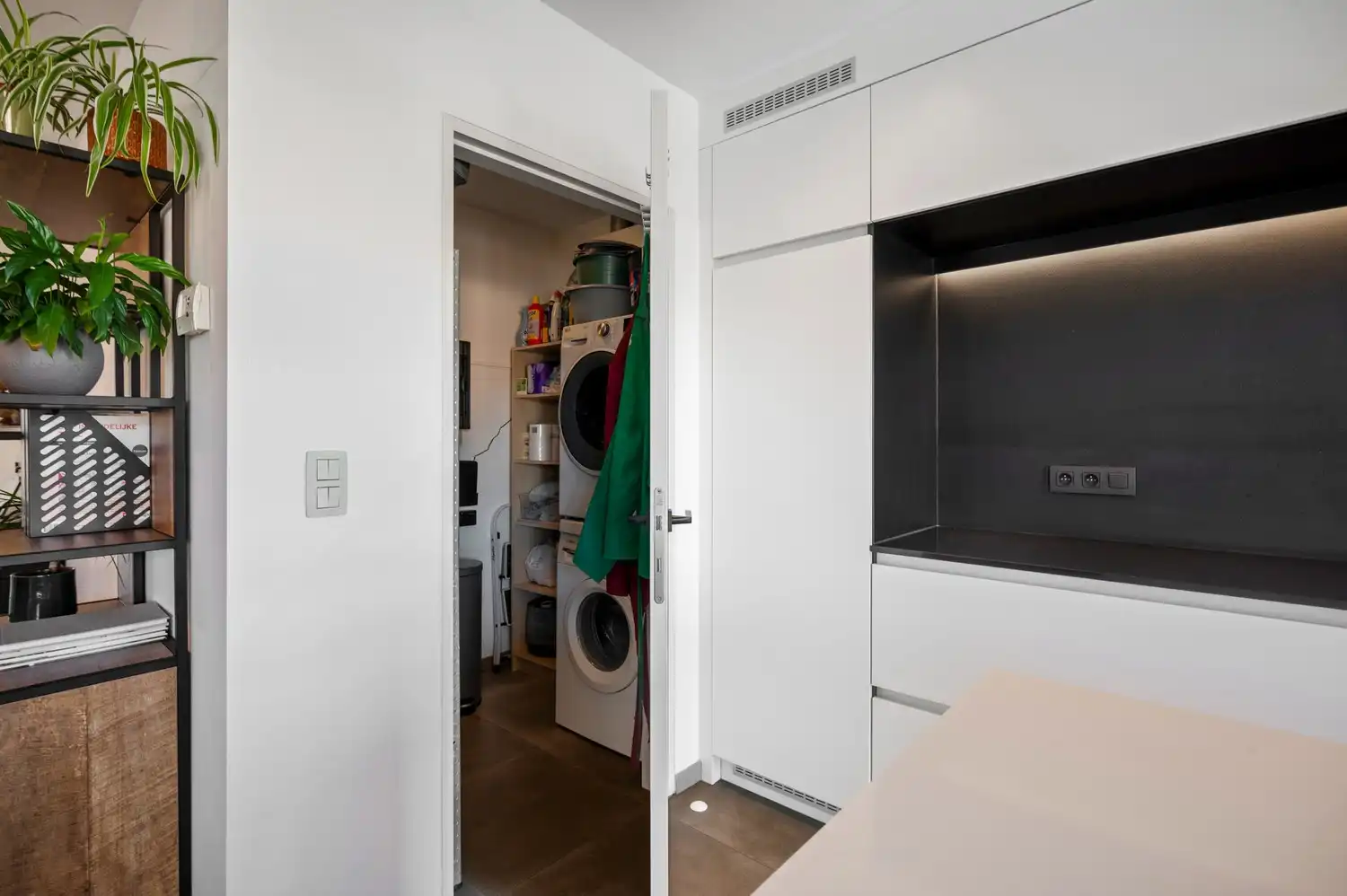 Instapklaar appartement met 2 slpkrs en terras nabij centrum Koningshooikt foto 6