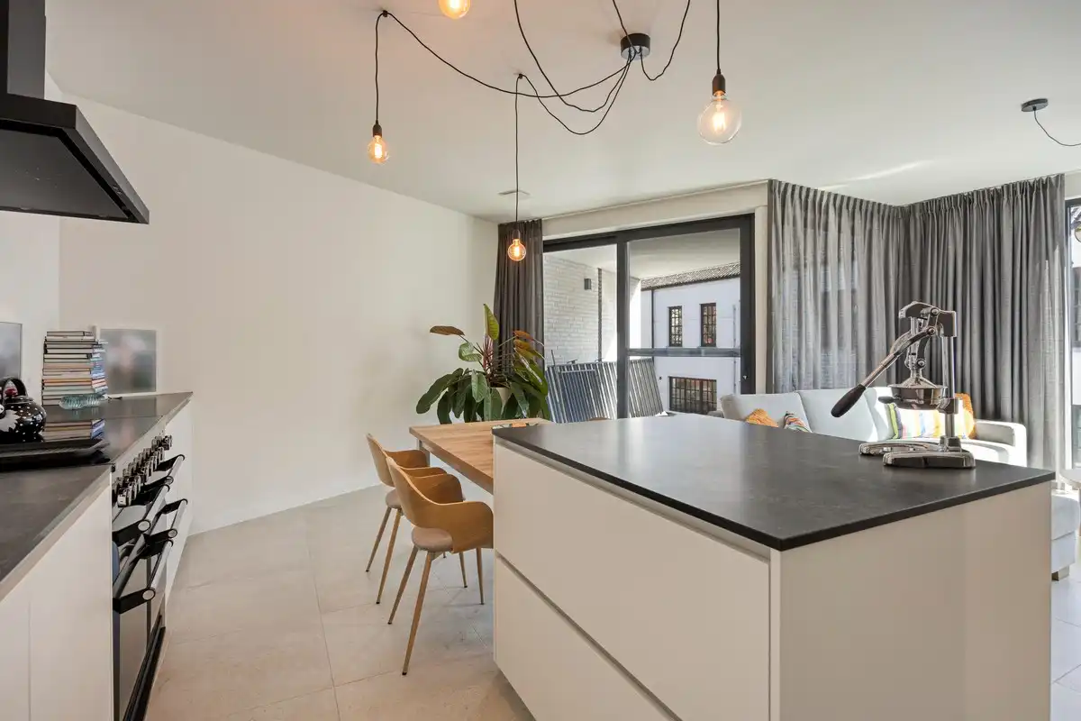 Zeer recent tweeslaapkamerappartement op een rustige ligging in hartje centrum. foto 8