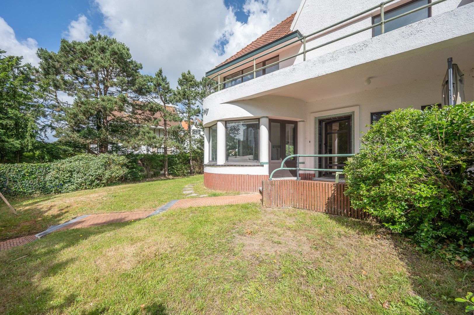 Karaktervolle villa ideaal rustig gelegen in een paadje vlakbij het Dominicanenkerkje in hartje het Zoute. foto 5