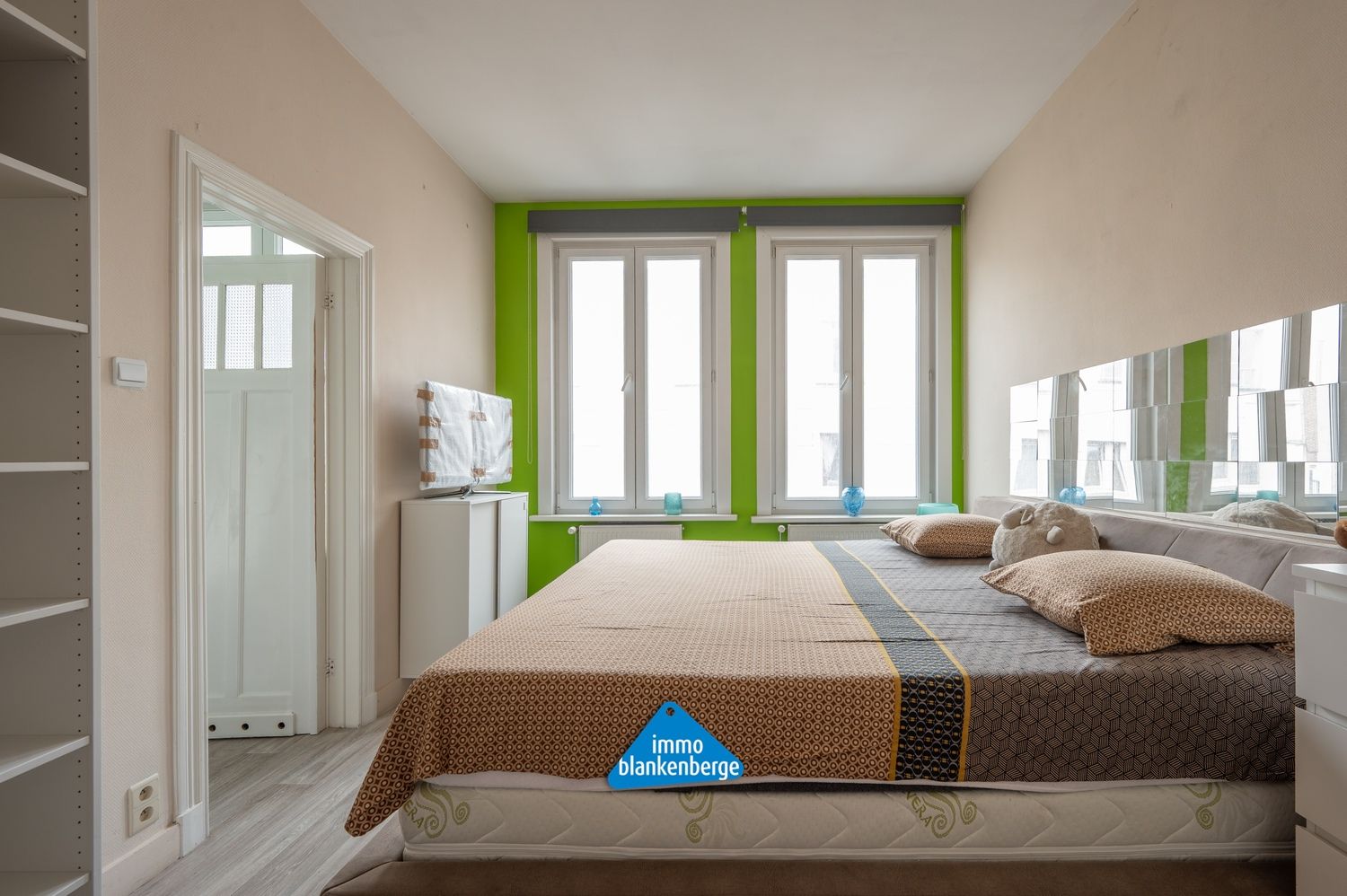 Ruim en lichtrijk appartement met hoge plafonds nabij het centrum foto 7