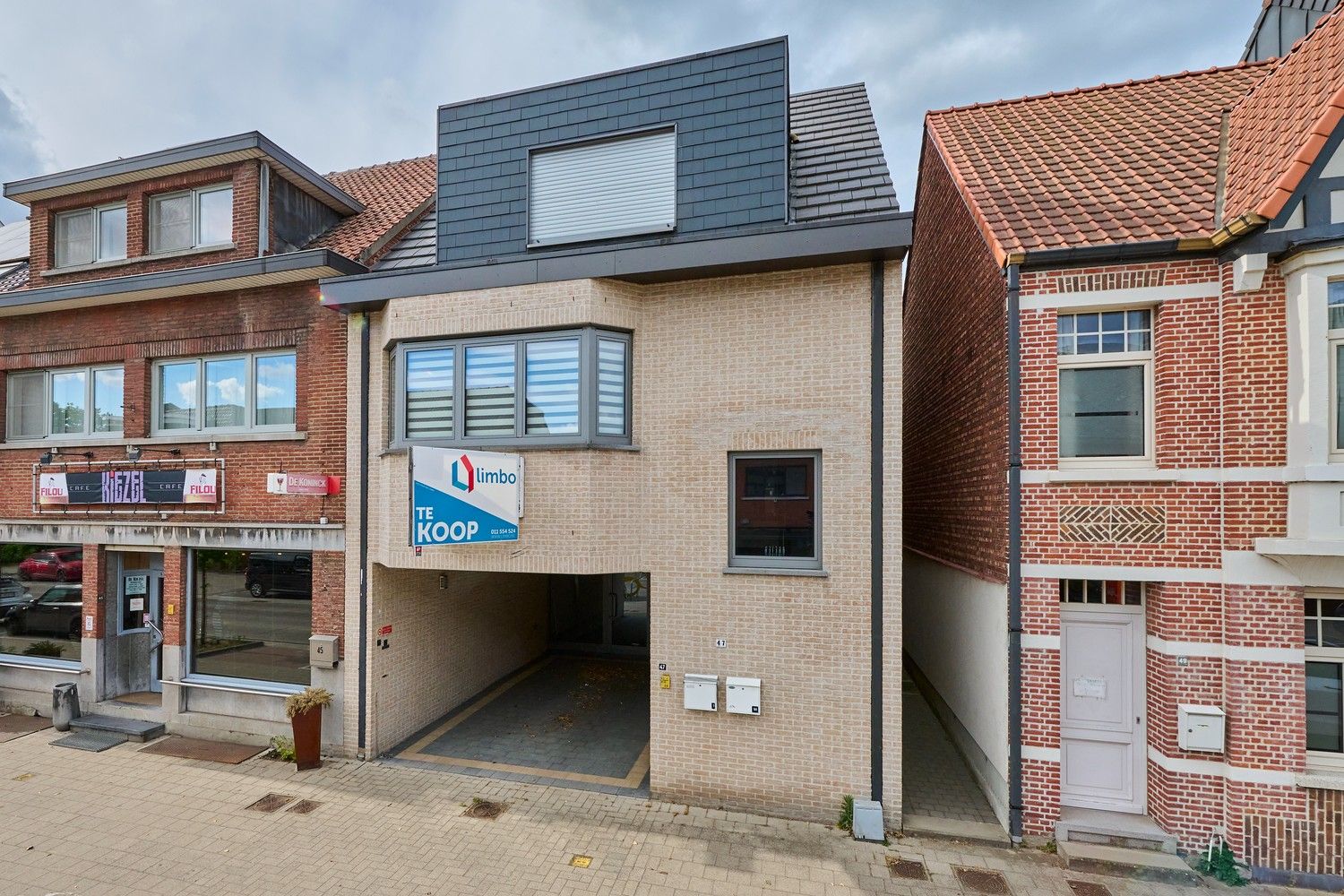 Gunstig gelegen heel ruim, fraai afgewerkte, handelsruimte met afzonderlijk toegankelijke woonstgelegenheid (triplex appartement) foto 2