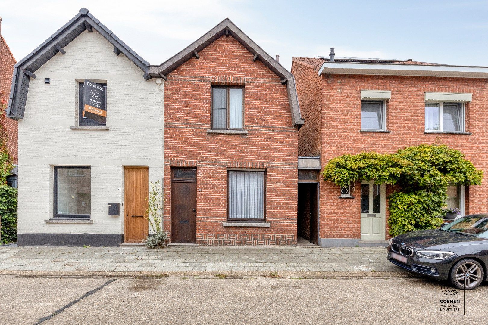 Hoofdfoto van de publicatie: Te renoveren halfopen bebouwing met 2 à 3 slaapkamers op TOPlocatie te Brasschaat! 