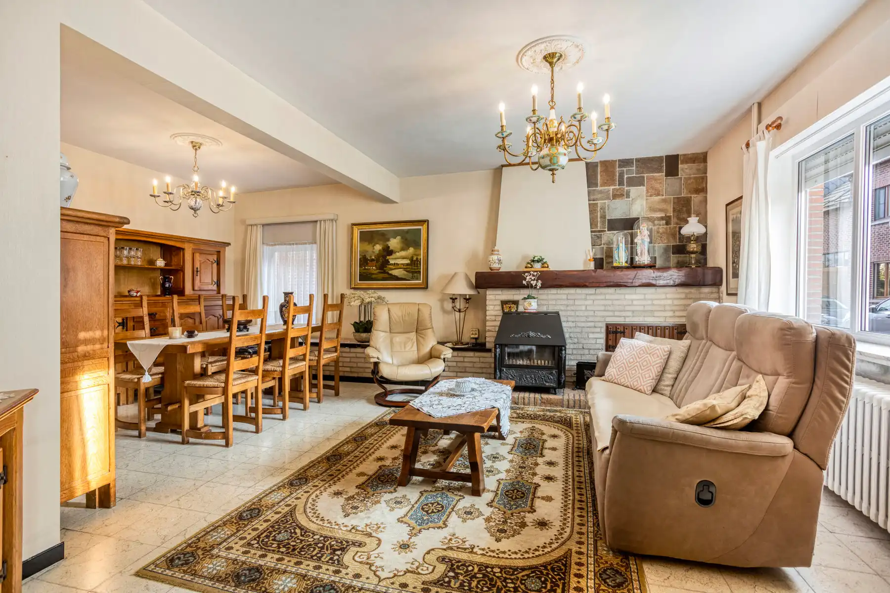 Landelijke driegevelwoning met garage en tuin foto 5