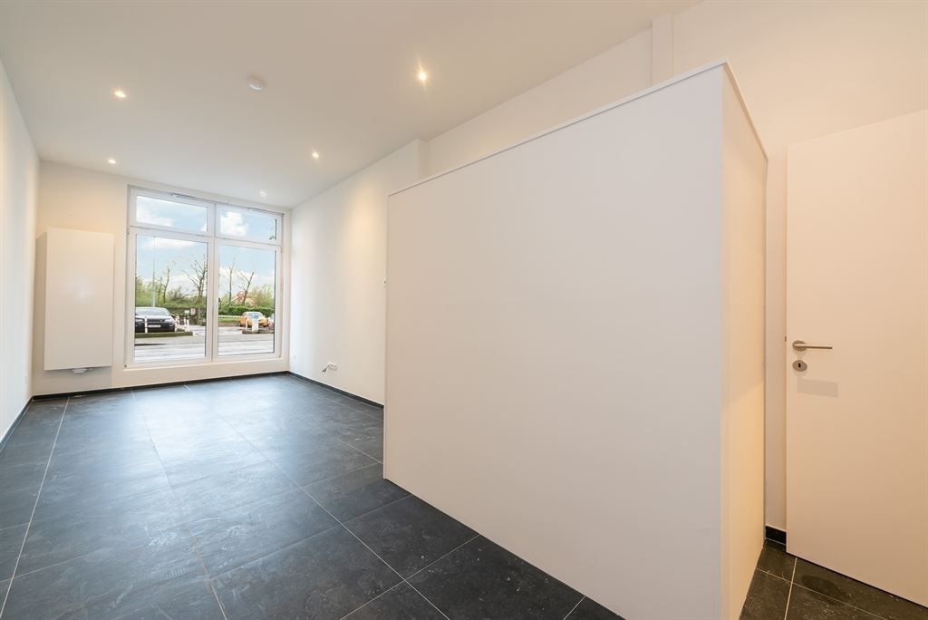 Gerenoveerde kantoorruimte foto 7