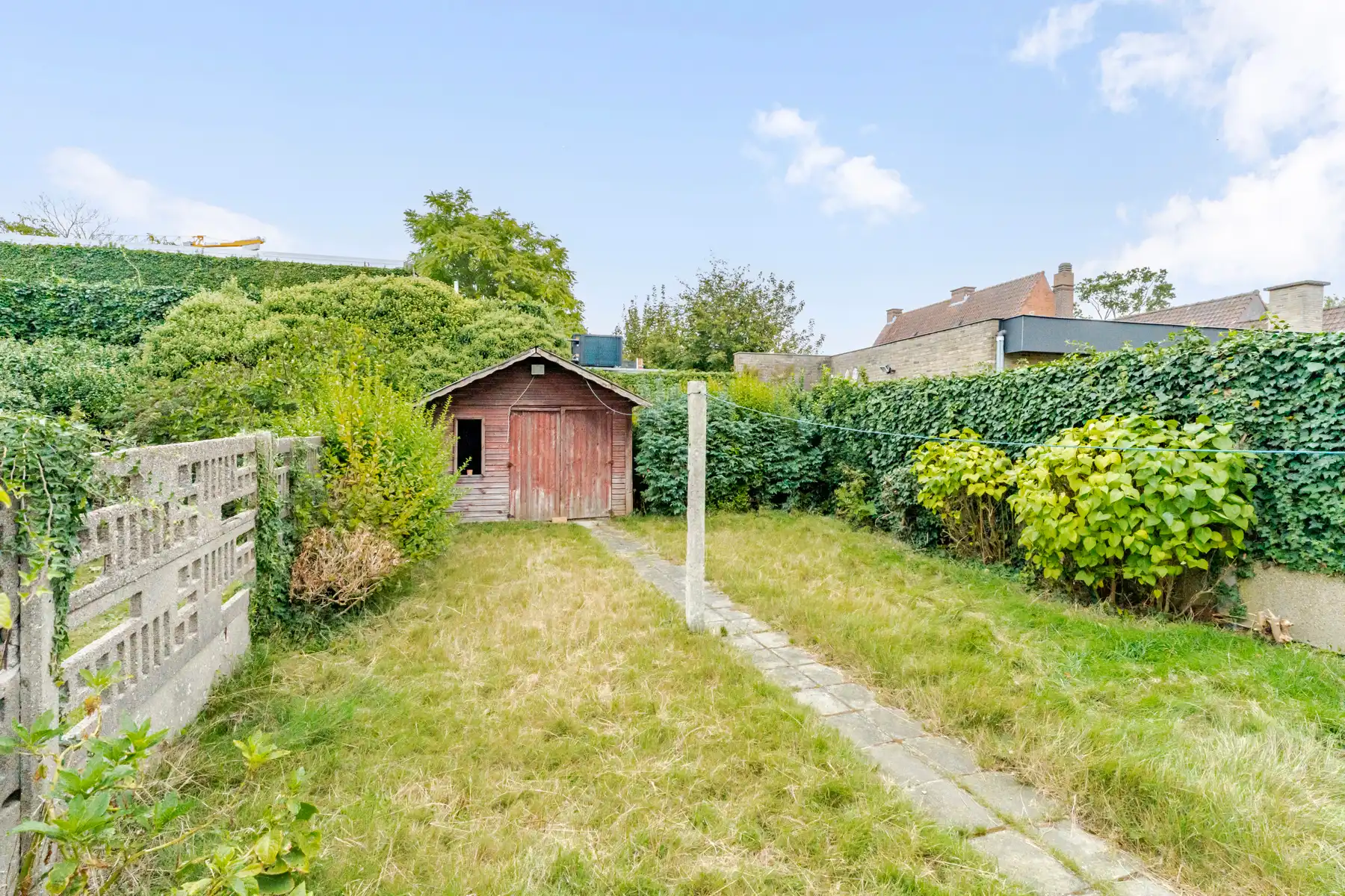 Centraal gelegen te renoveren woning met tuin foto 15