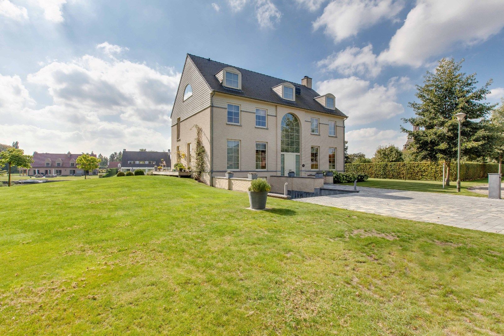 Riante villa aan de Leie  met extra bouwgrond op een  perceel van  2640m²  foto 2