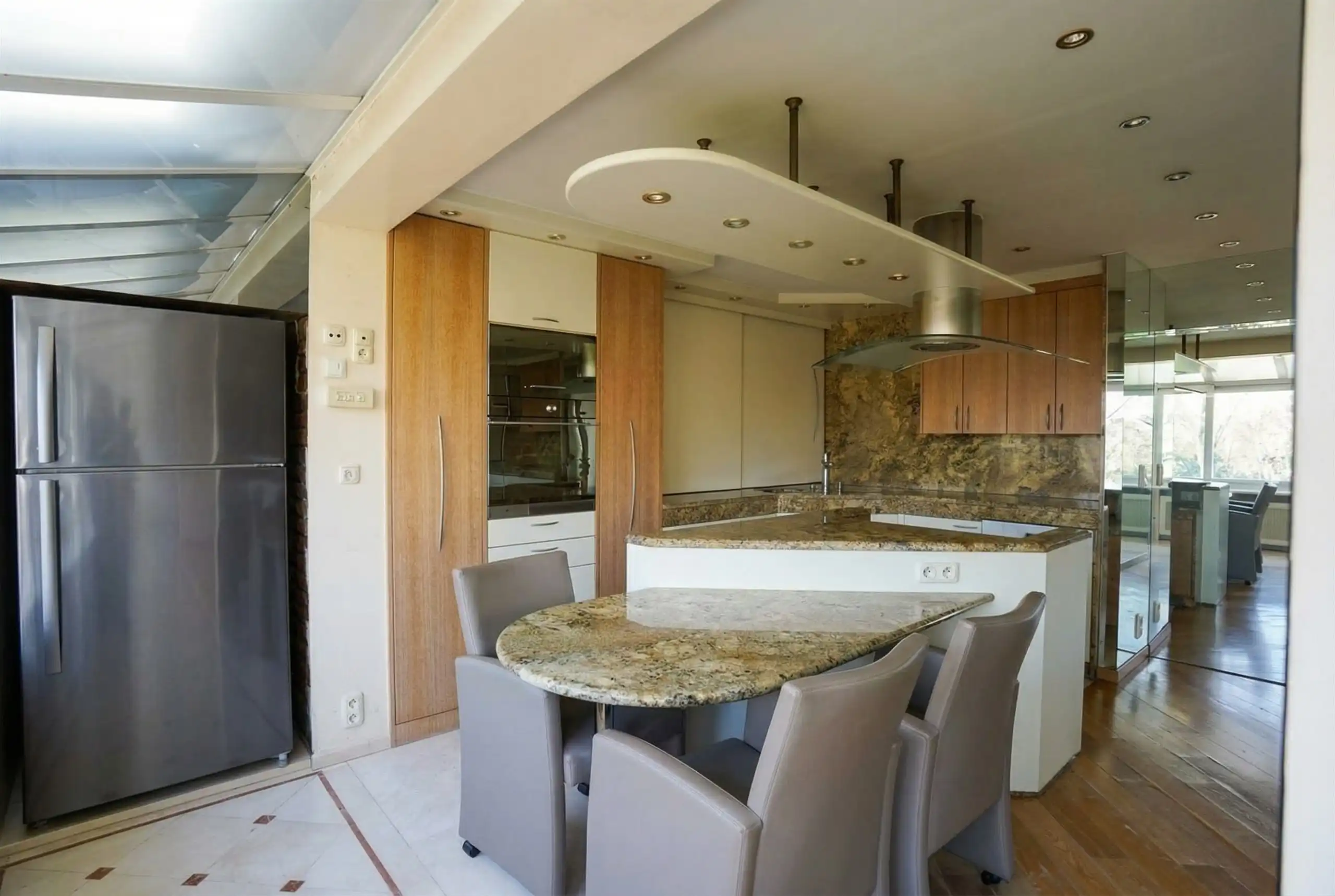 Elegant dakappartement met groot terras en garage! foto 10