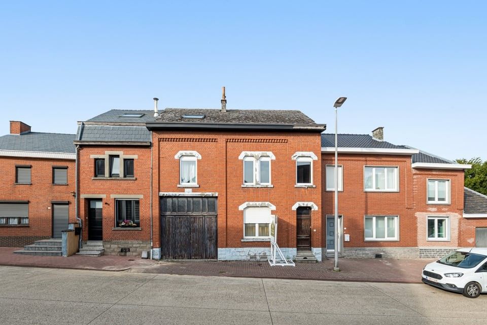 Hoofdfoto van de publicatie: TE RENOVEREN GEZINSWONING MET VEEL POTENTIEEL IN HET LANDELIJKE MONTENAKEN