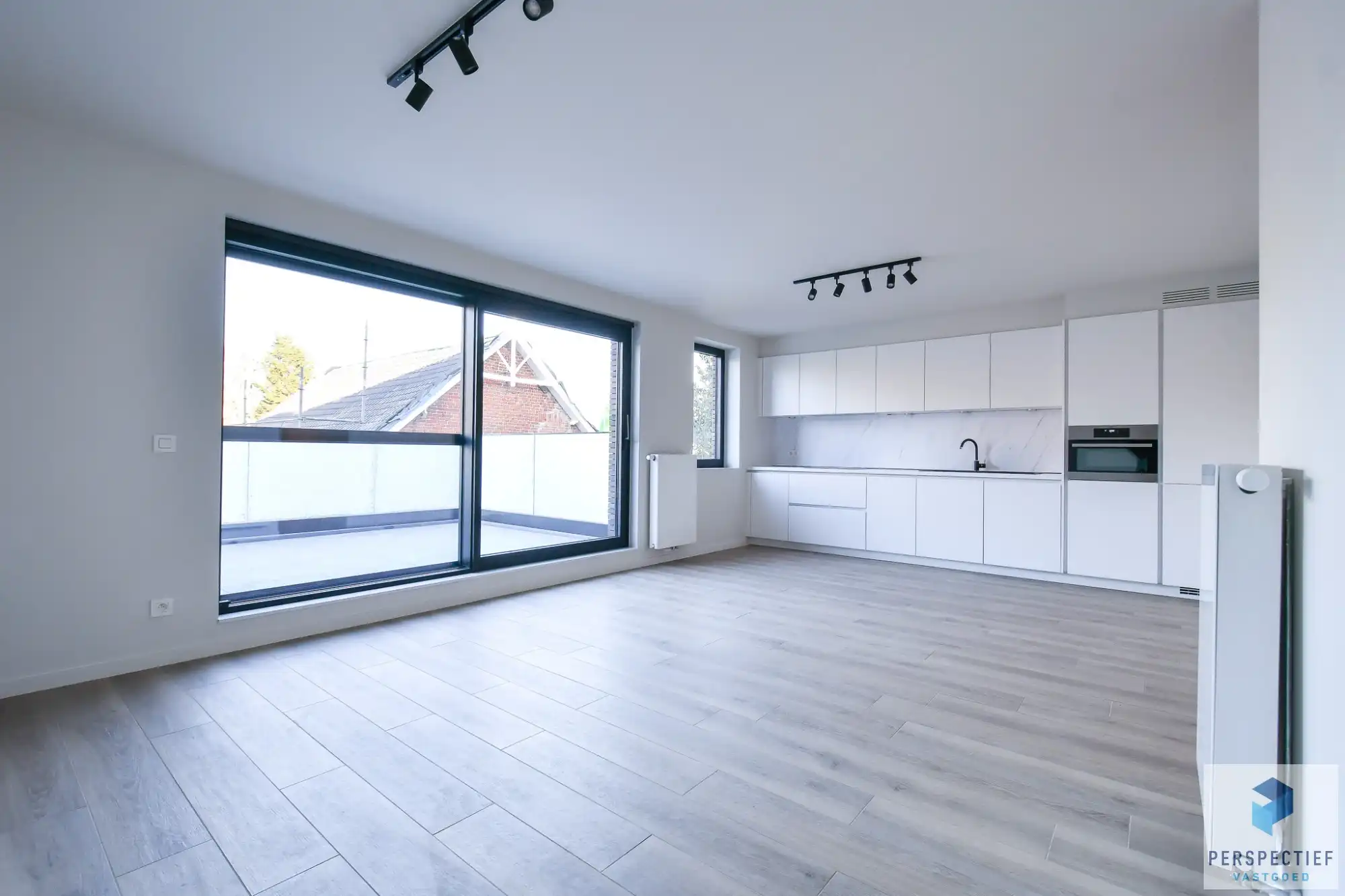 BEZOEKMOMENT WOENSDAG 10/06 VAN 16U30 TOT 18U | RECENT ENERGIEZUINIG APPARTEMENT met TERRAS & AUTOSTAANPLAATS foto 6