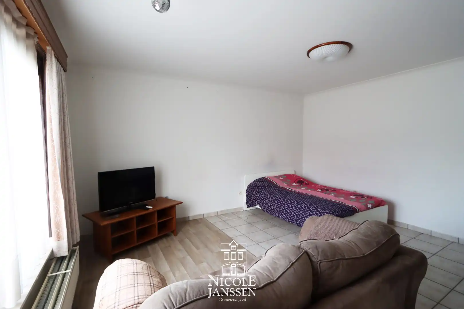 Ruime gezinswoning met studio foto 21