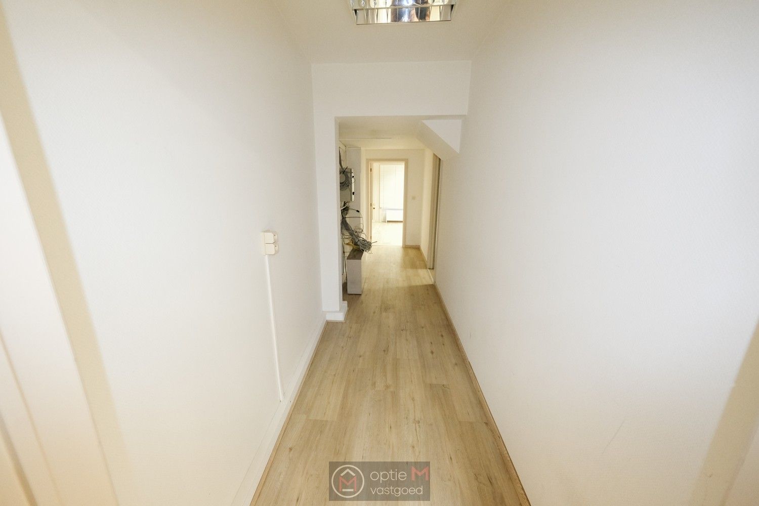 RUIM KANTOORGEBOUW OP TOPLIGGING IN BILZEN foto 11