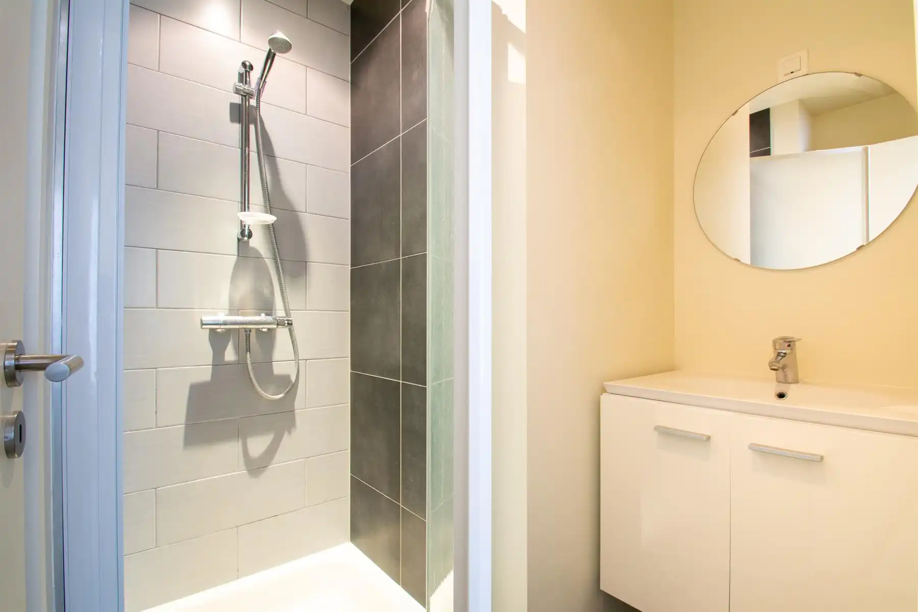 Prachtig gemeubileerd 2 kamer appartement (NATO wijk) foto 12