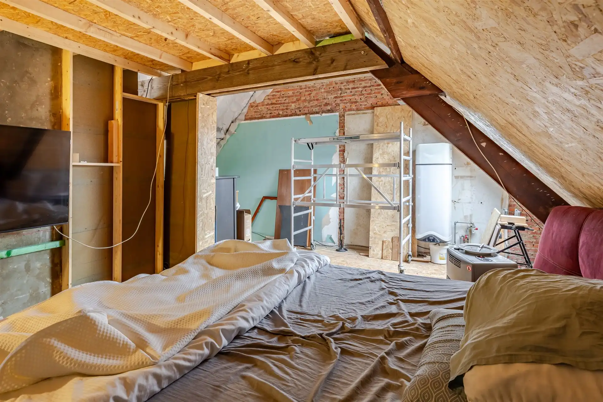 Verder te renoveren gezinswoning in Wetteren foto 17