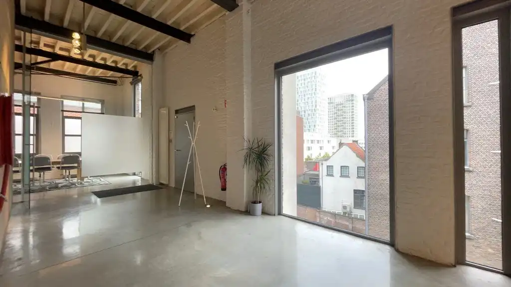 Trendy kantoor in gerenoveerd pakhuis nabij het Eilandje foto 12