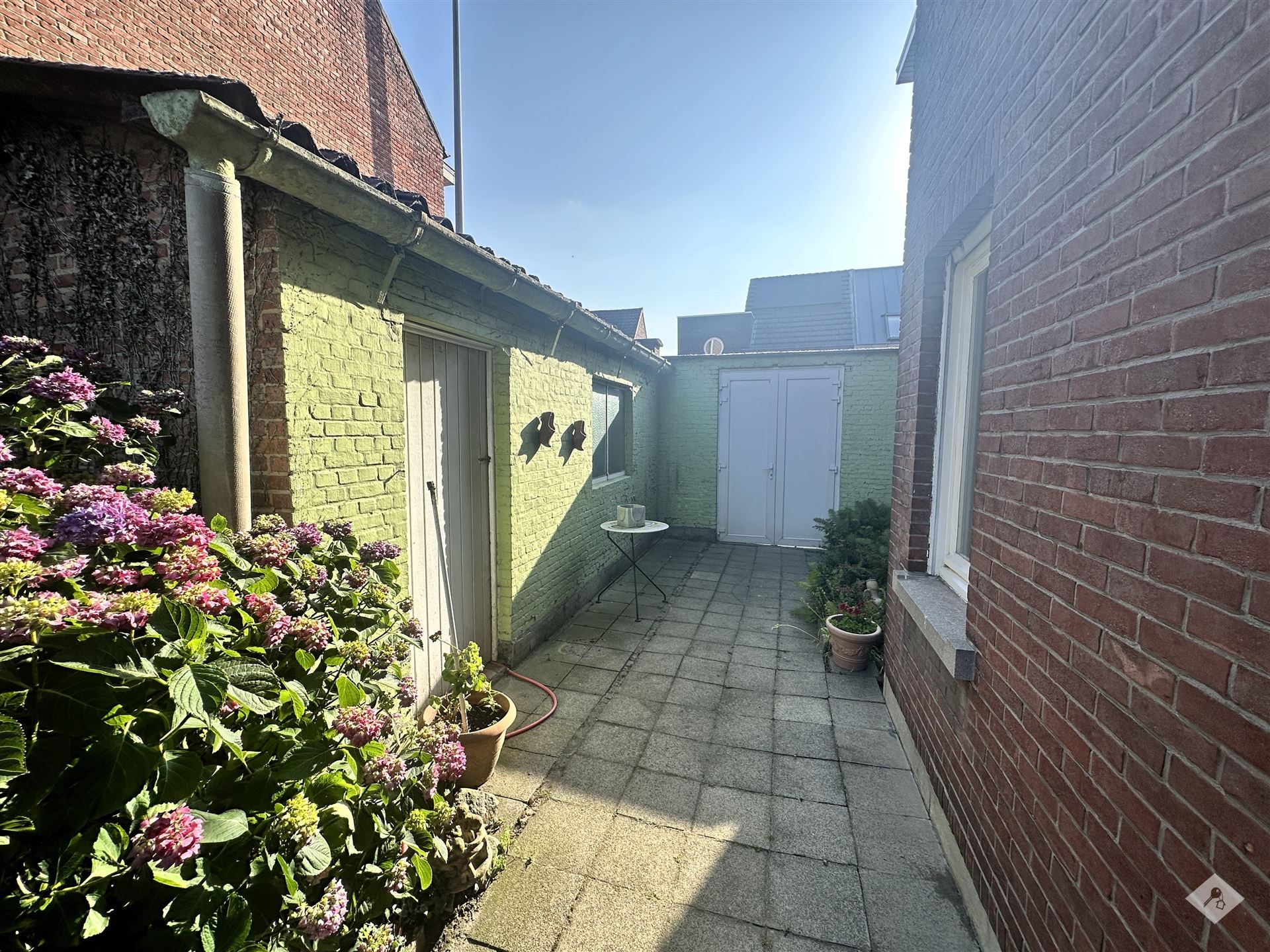 Charmante op te frissen woning met veel potentieel foto 16