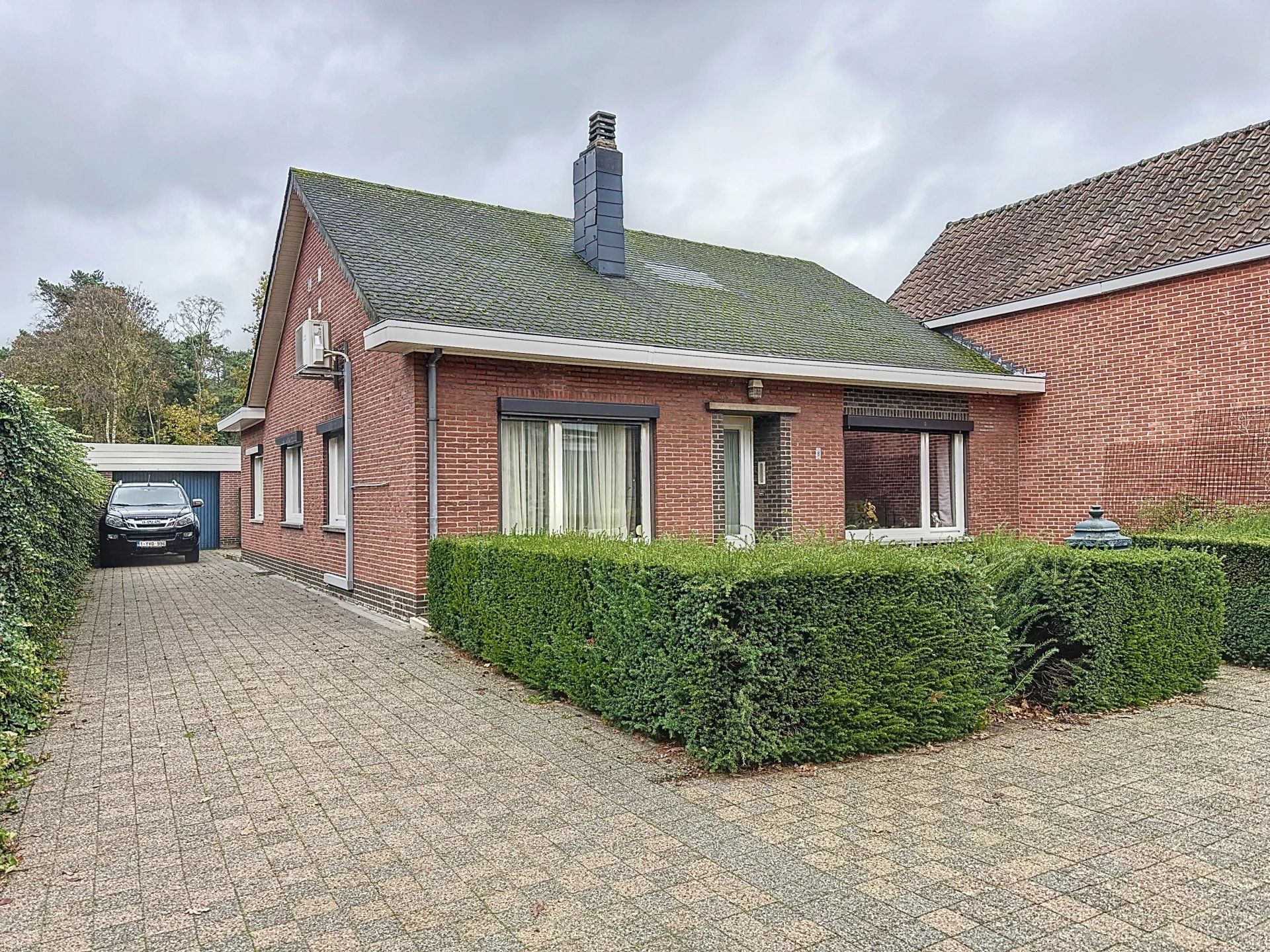 Verrassend ruime woning met 3 slaapkamers en grote tuin. foto {{pictureIndex}}