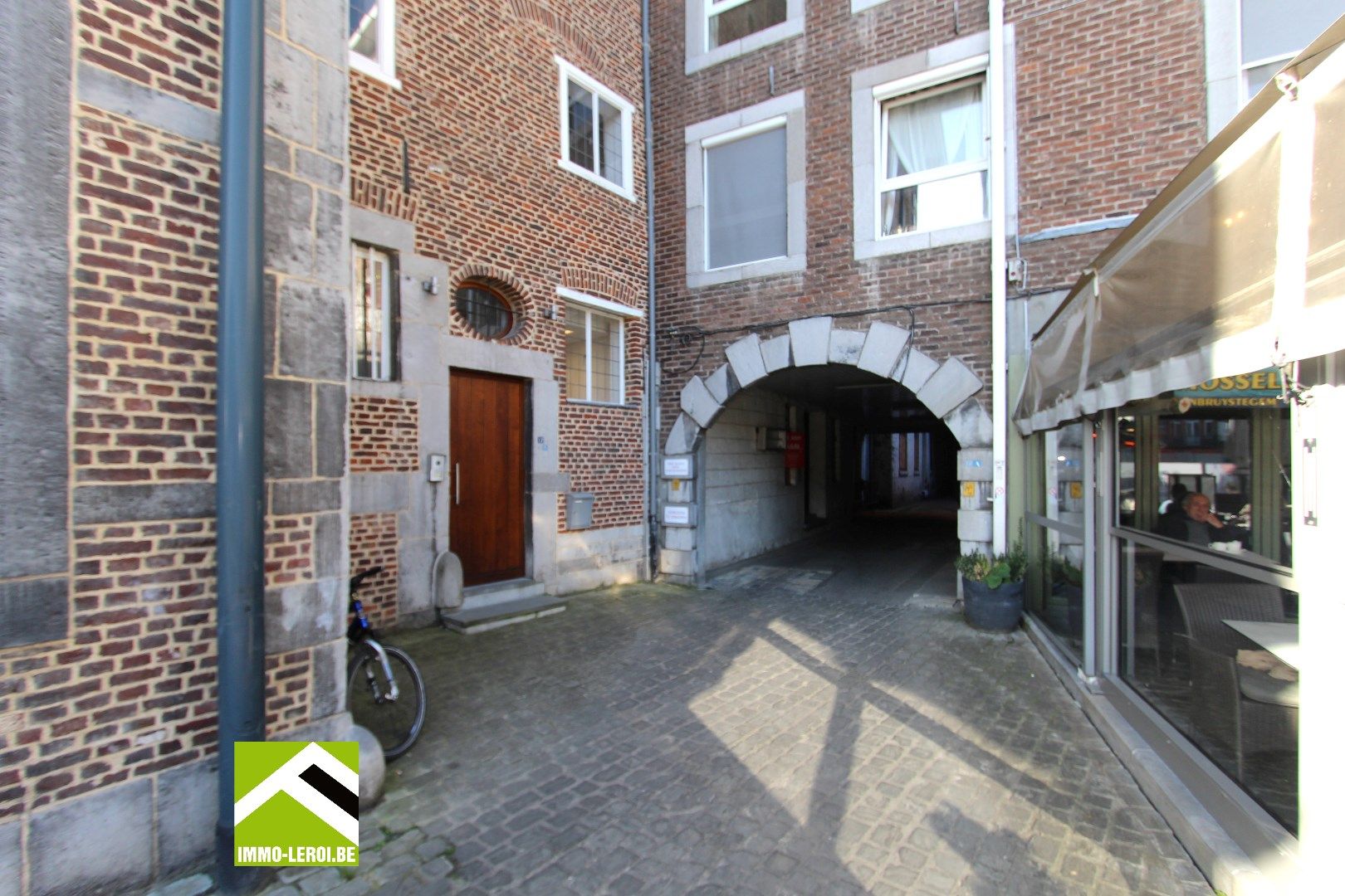 Grote garage met bergruimte aan de Grote Markt te Tongeren foto 1