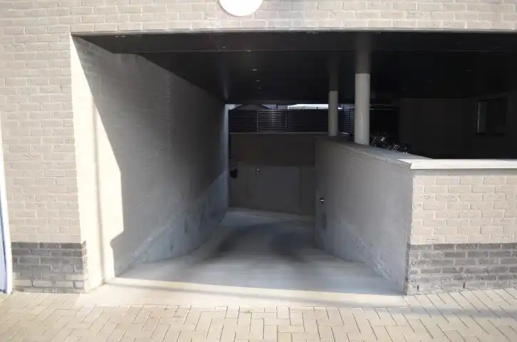 Recent appartement met 2 slpk's en ondergrondse autostaanplaats. foto 12