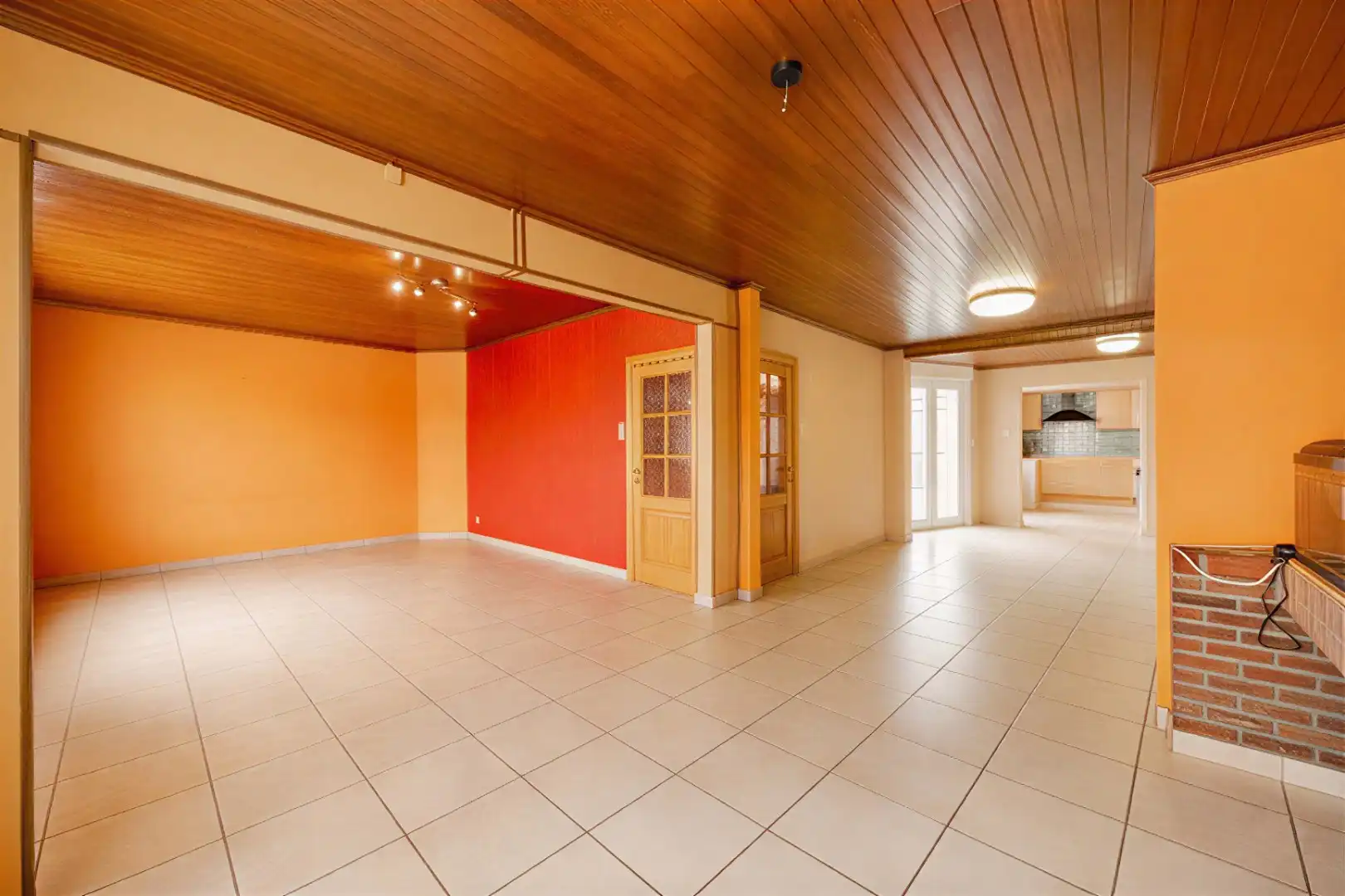 ZEER RUIME (TE RENOVEREN) WONING MET BIJGEBOUWEN | 5 SLPKS foto 2