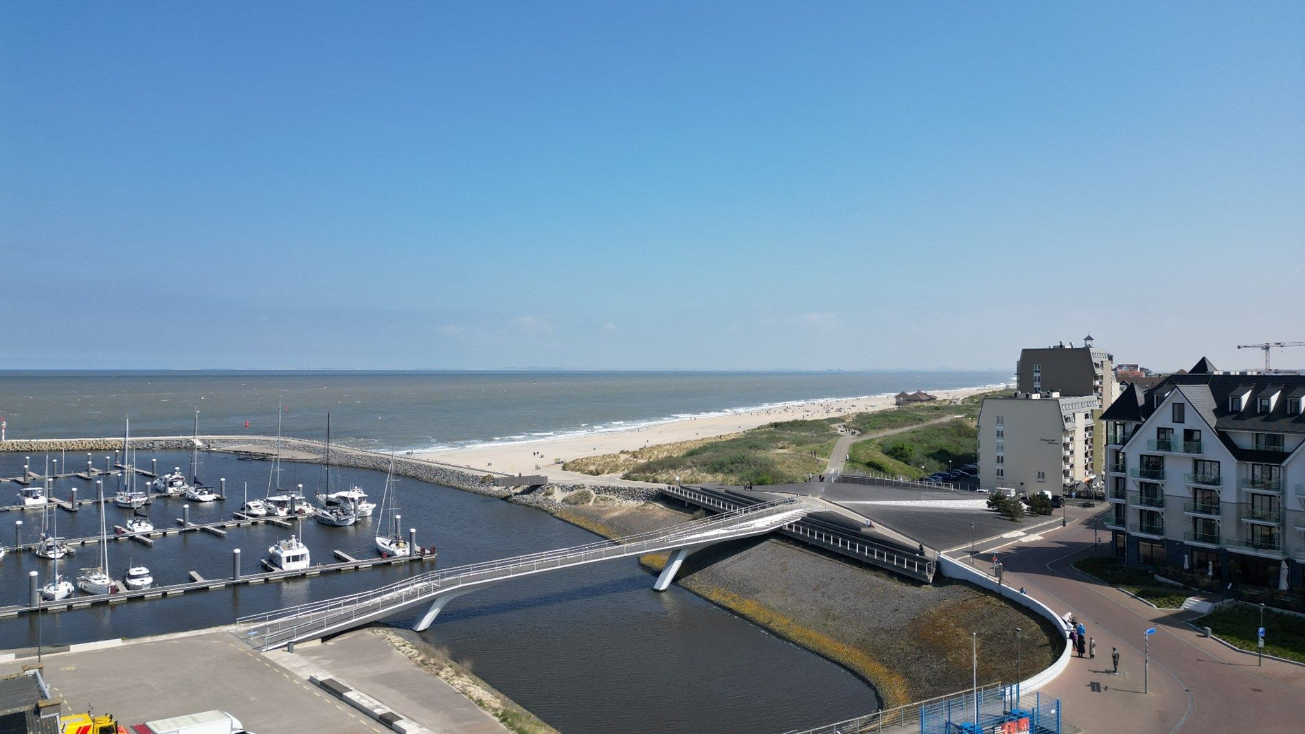 Uniek zicht op haven en zee! foto 25