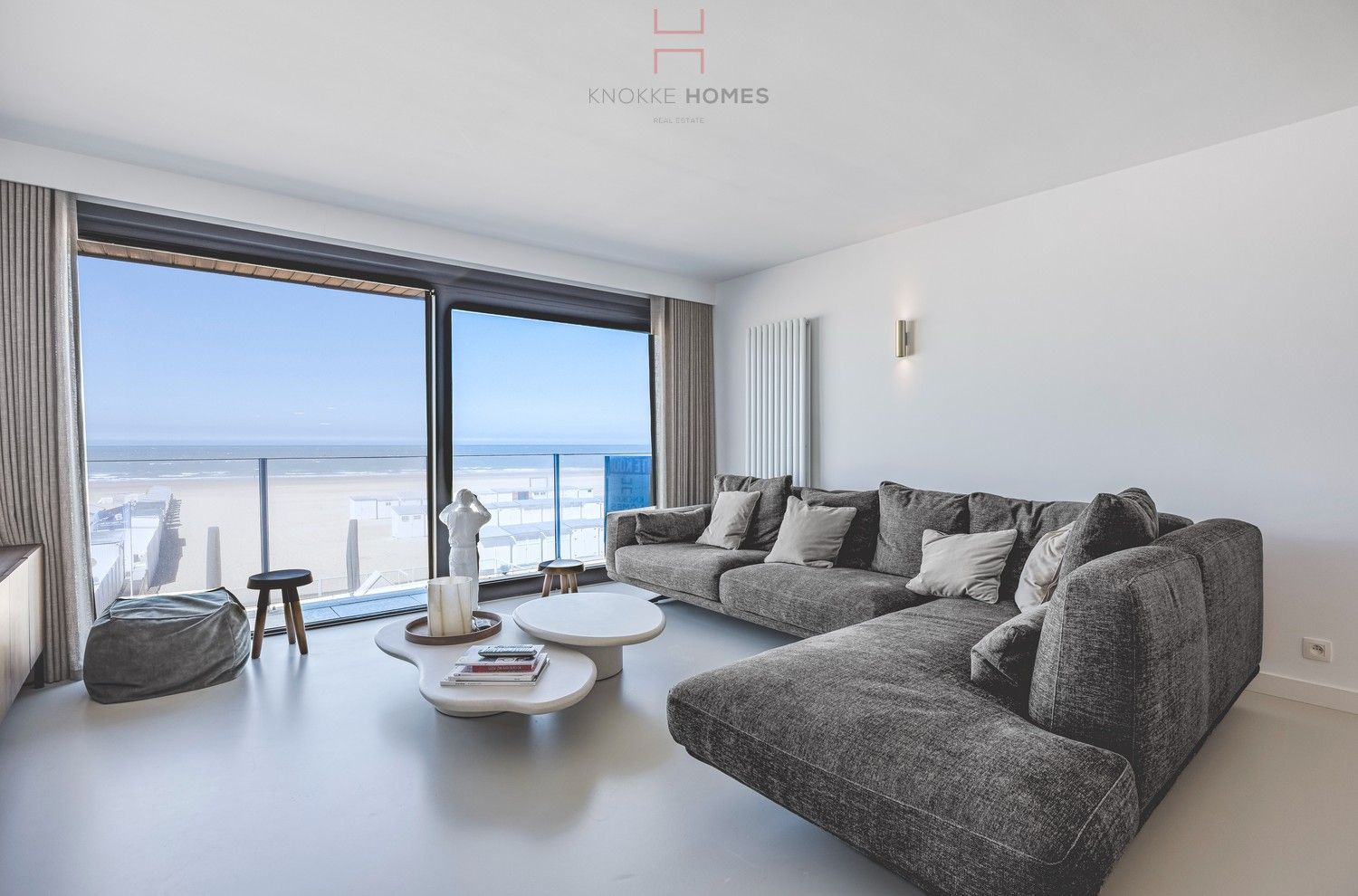Mooi gerenoveerd vakantie-appartement op de zeedijk in Duinbergen foto 2