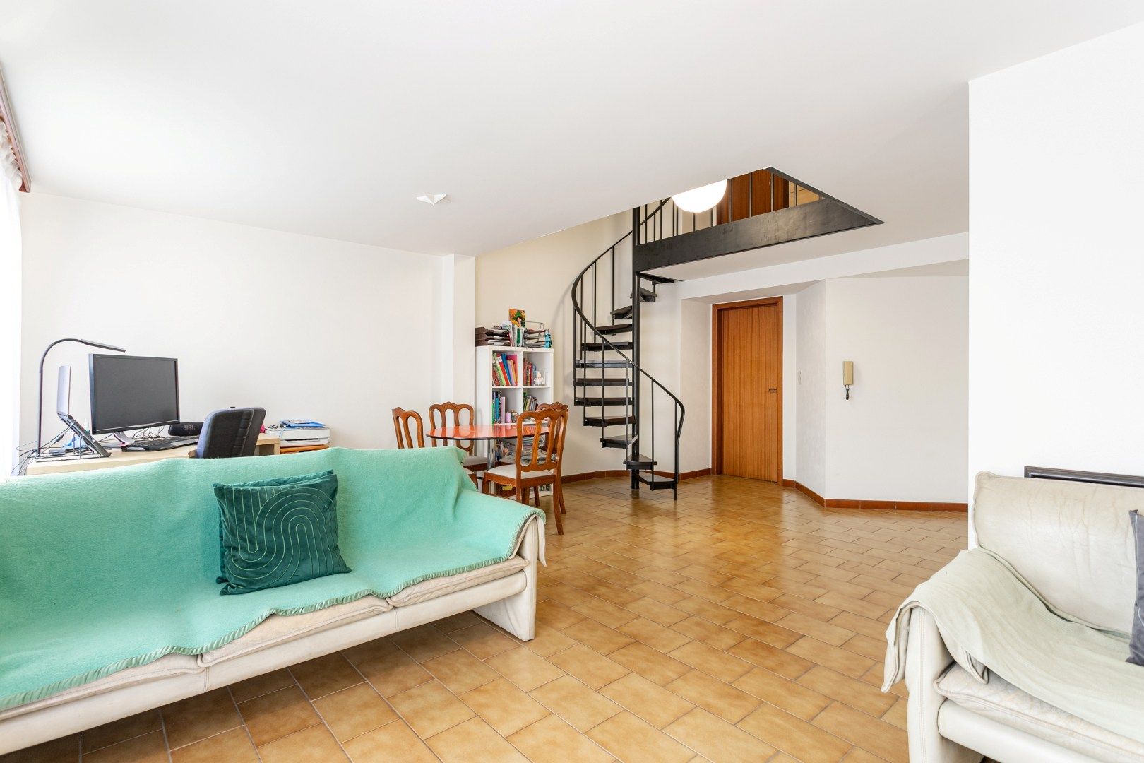 Opbrengsteigendom met twee ruime duplexappartementen  foto 17