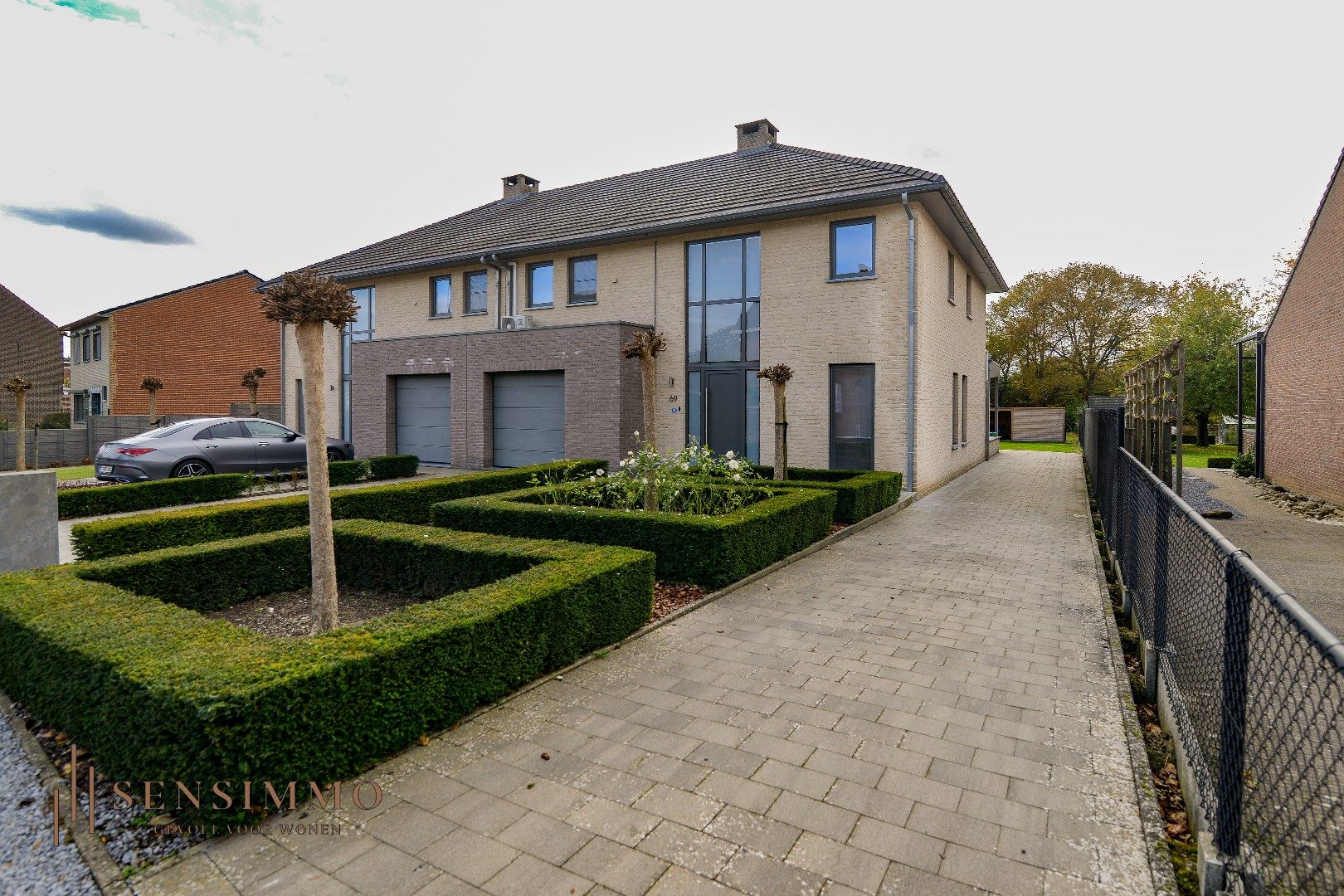 Instapklare energiezuinige woning met 4 slaapkamers en grote tuin in Maasmechelen foto {{pictureIndex}}