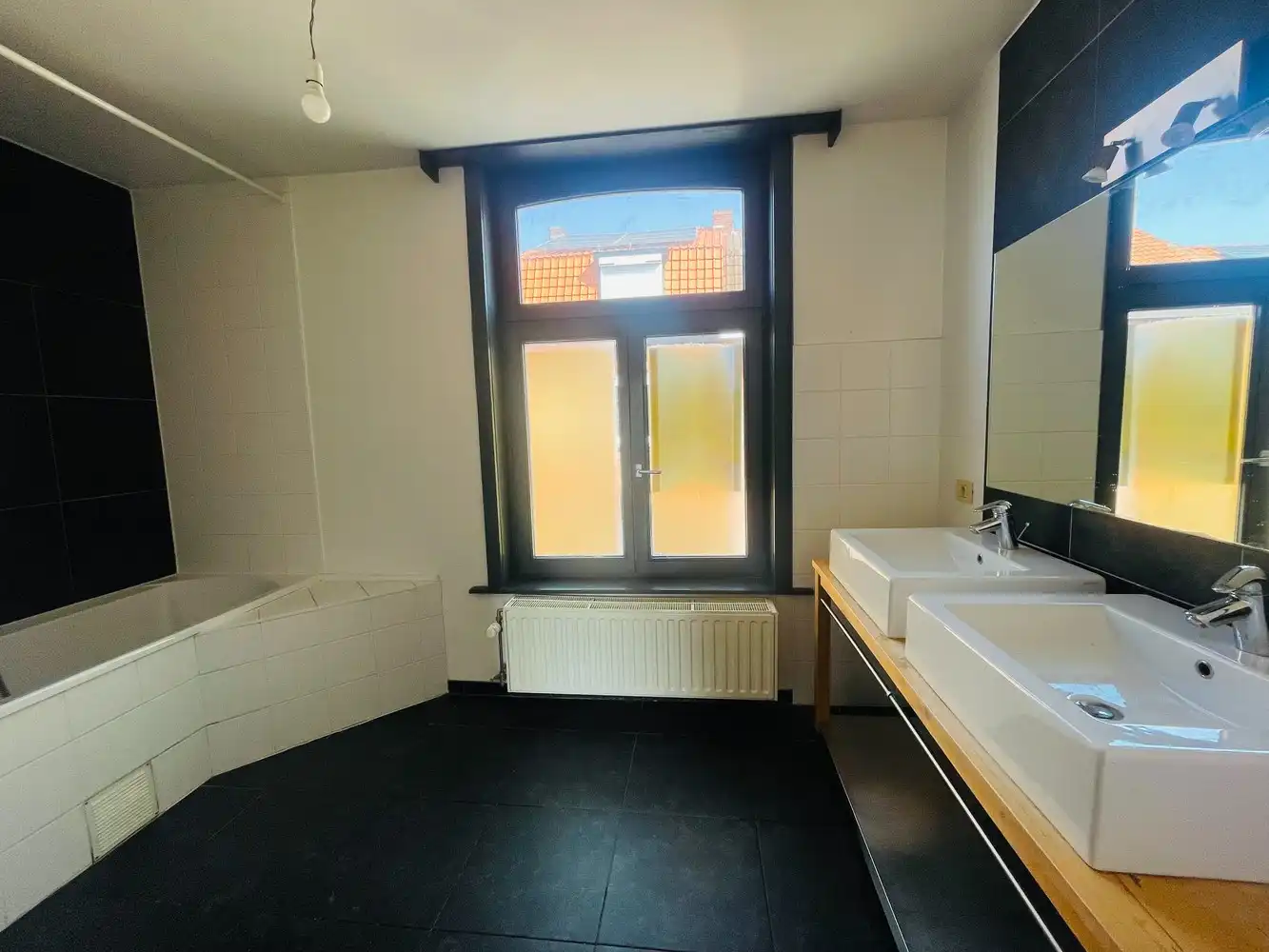 Assebroek, leuk ENERGIEZUINIG gezellig &nbsp;instapklaar woonhuis met 3 SLAAPKAMERS en tuintje foto 6