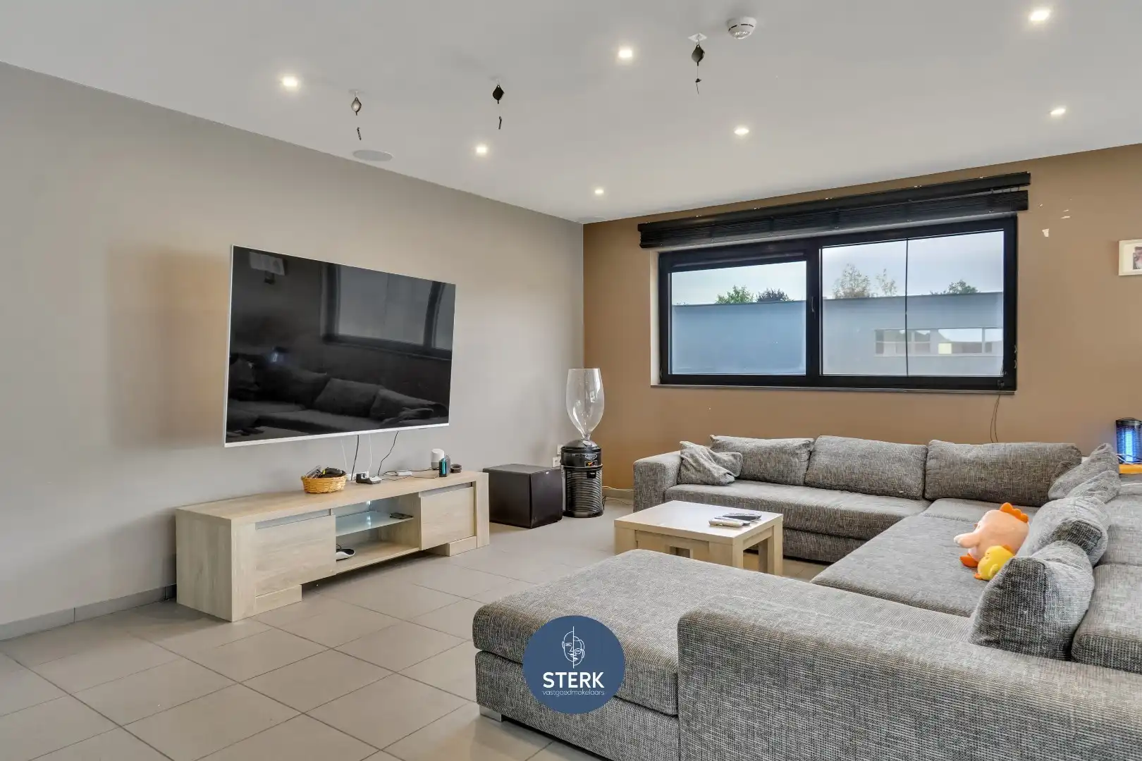 VEELZIJDIG INDUSTRIEPAND MET INSTAPKLAAR APPARTEMENT TE MAASMECHELEN ! foto 22