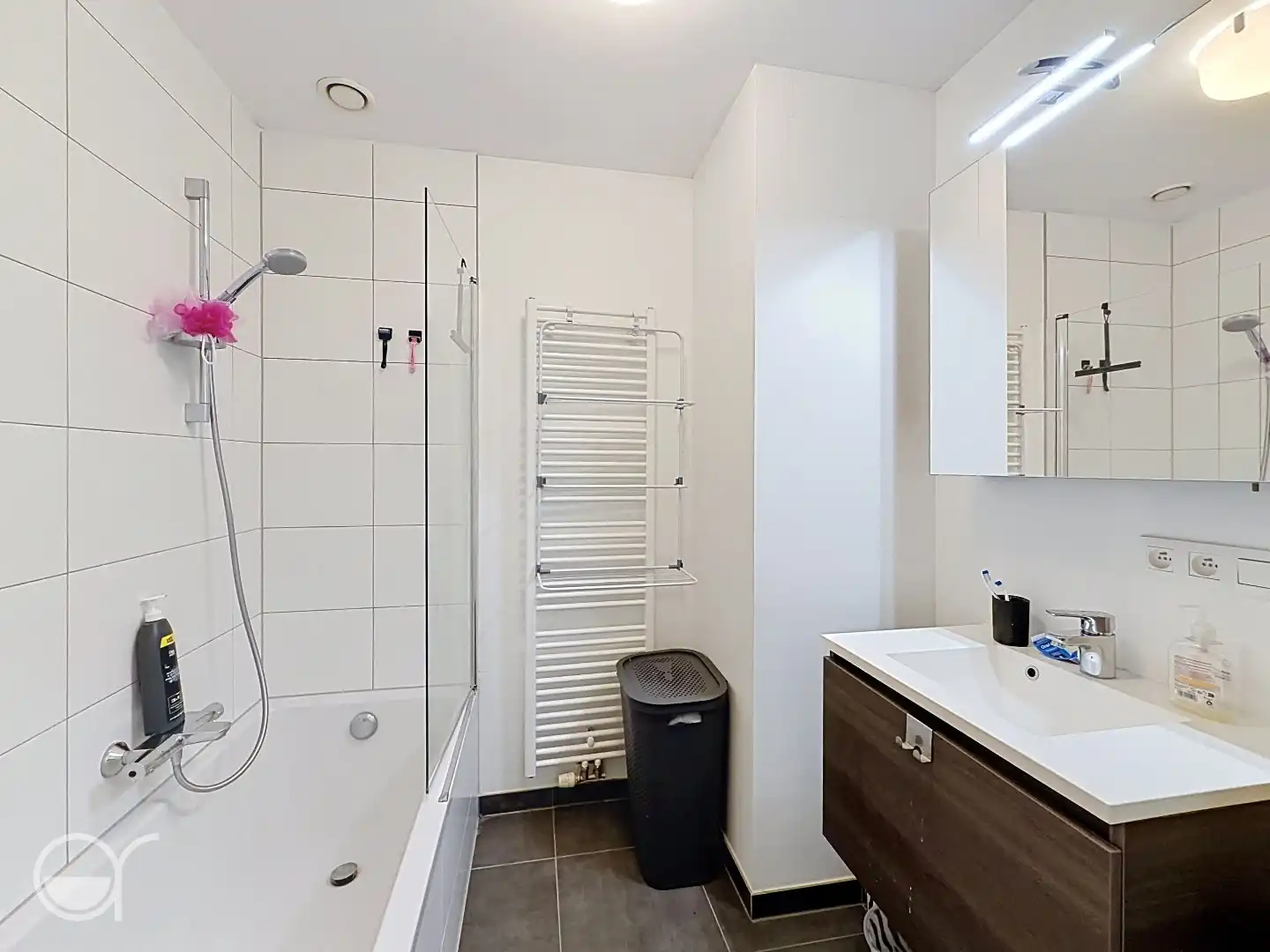 1 slaapkamer appartement met zicht op water & een ondergrondse parkeerplaats foto 6