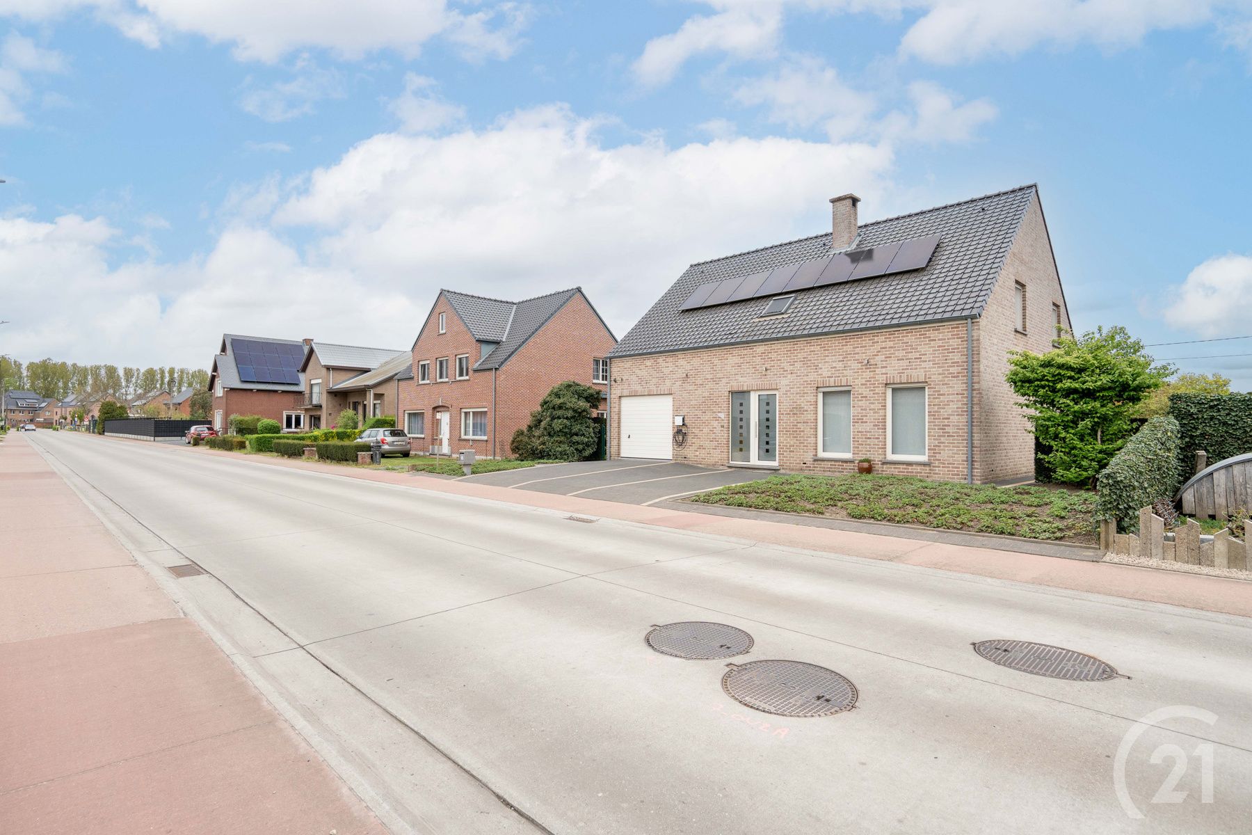 Prachtige woning met 6 slaapkamers en 2 badkamers! foto {{pictureIndex}}