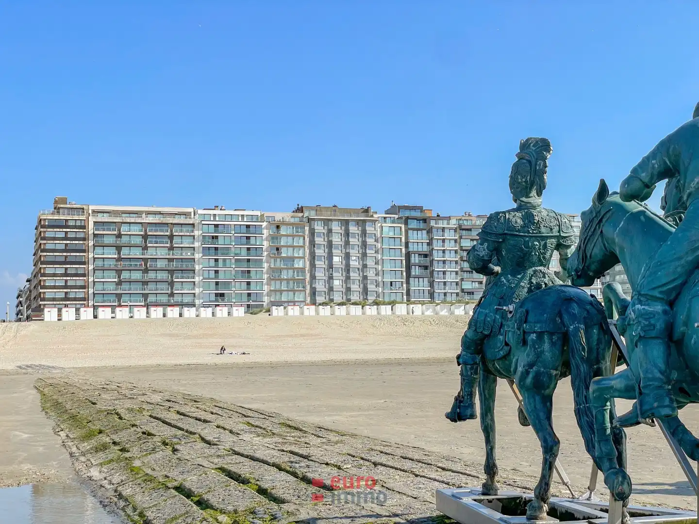 Lichtrijk appartement centraal op de Zeedijk van Nieuwpoort! foto 10