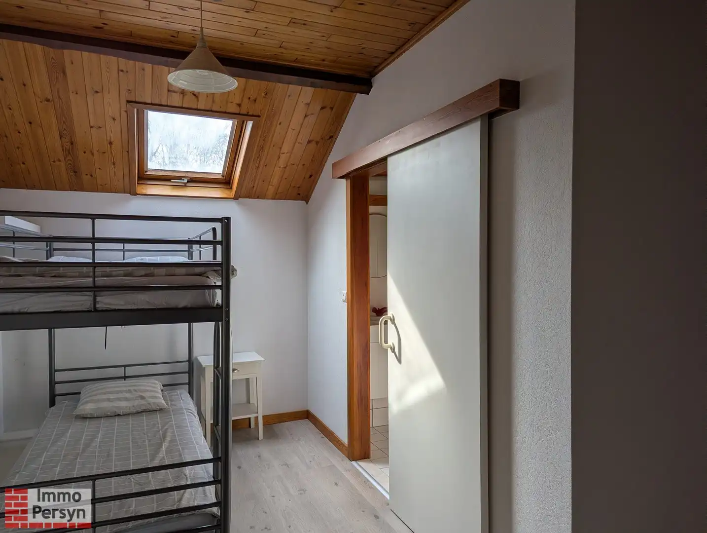 Ruime woning midden in een groene omgeving foto 21