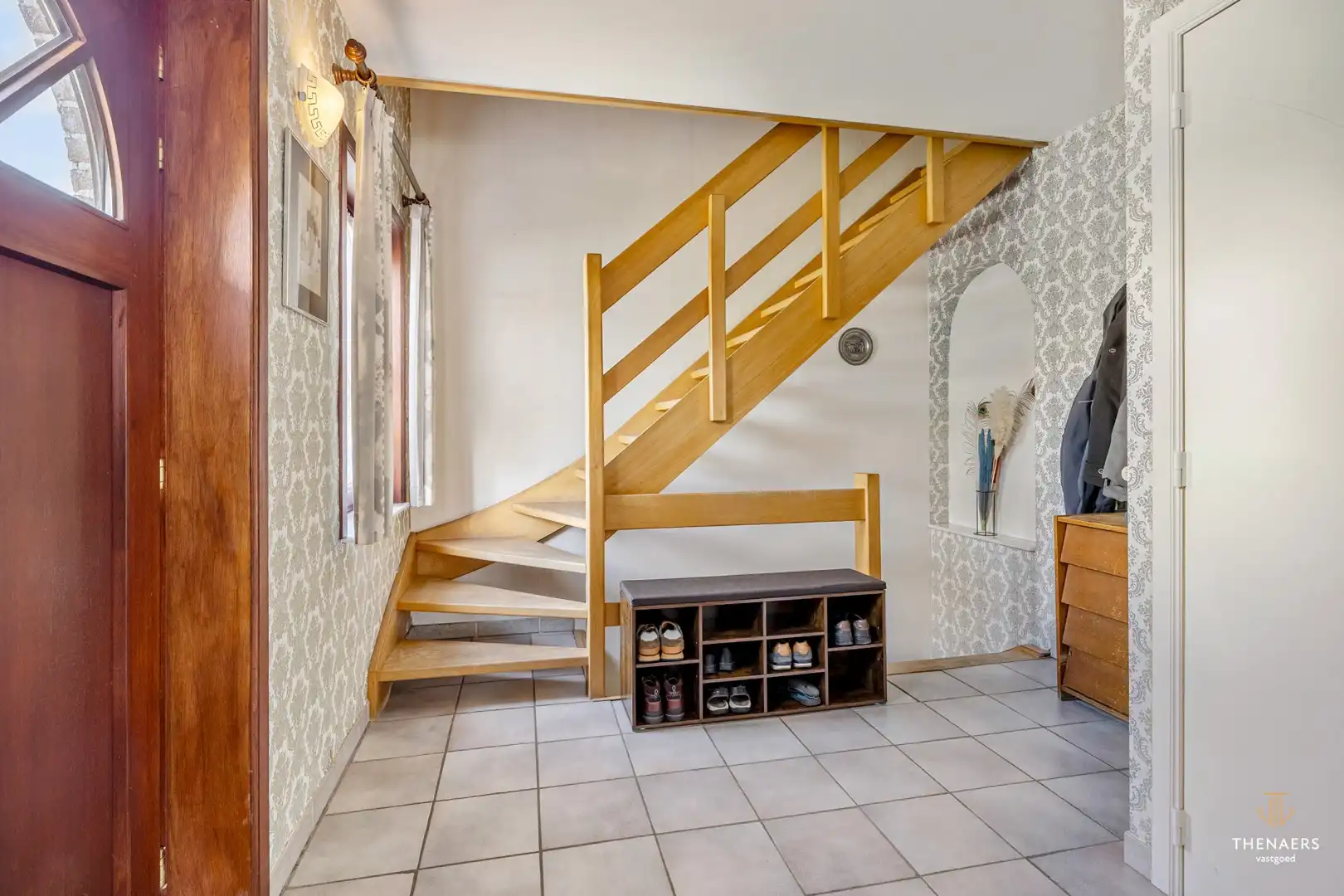 Ruime halfopen woning met 3 slaapkamers en prachtige tuin. foto 12