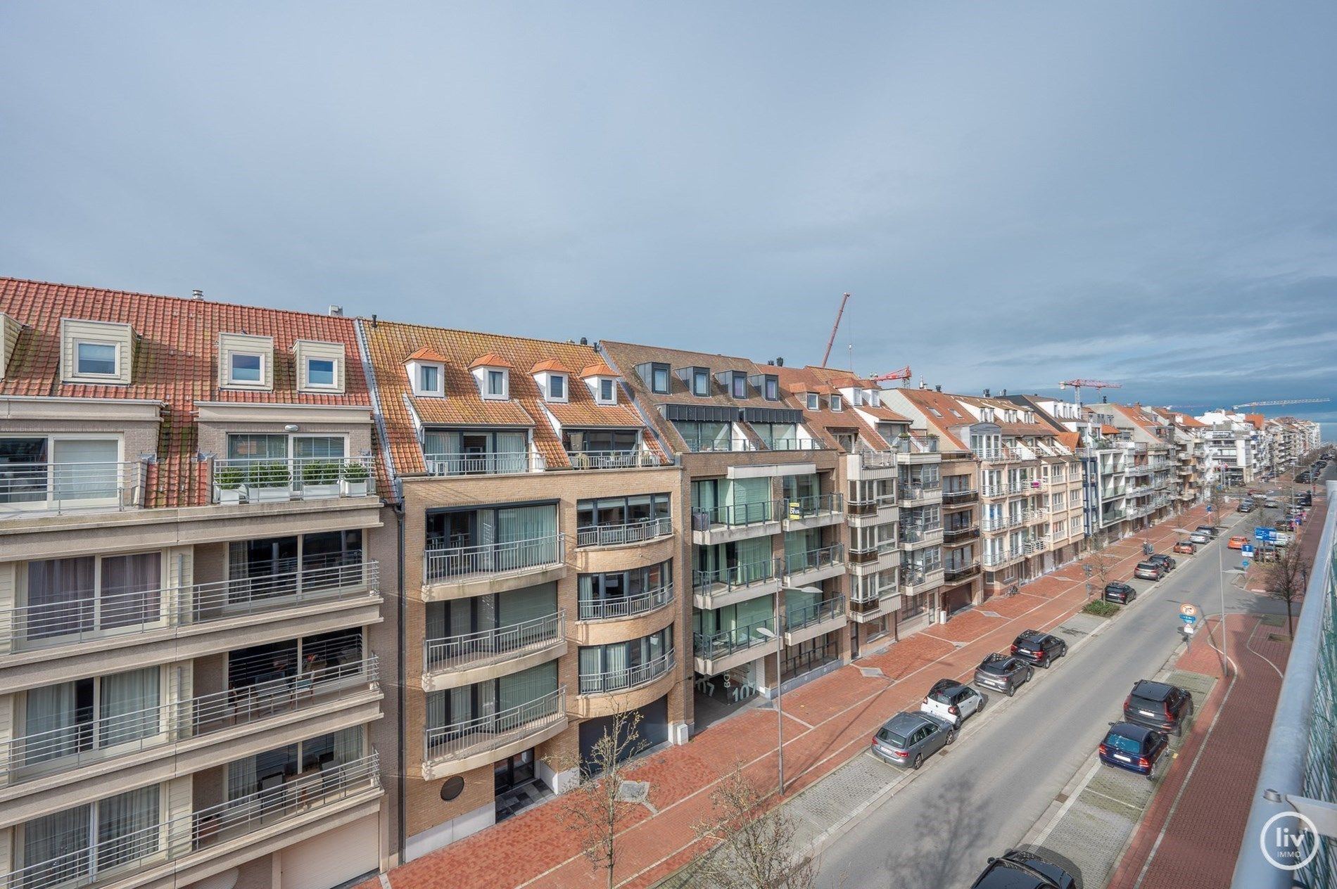 Ruim (145m2) penthouse met 4 slaapkamers en mooi terras op wandelafstand van het Albertstrand en Lippenslaan.  foto 21