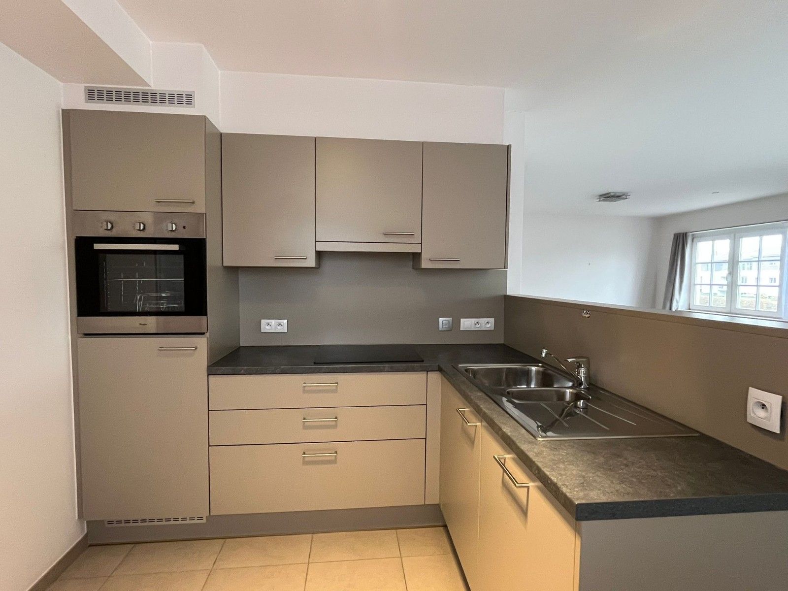Te koop - 2 slaapkamersappartment met dubbele garage foto 18