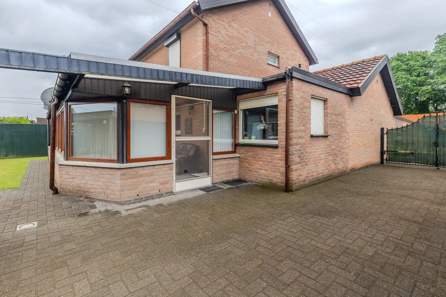 Charmante woning met drie slaapkamers, veranda en losstaande garage in Gellik (Lanaken) foto 27