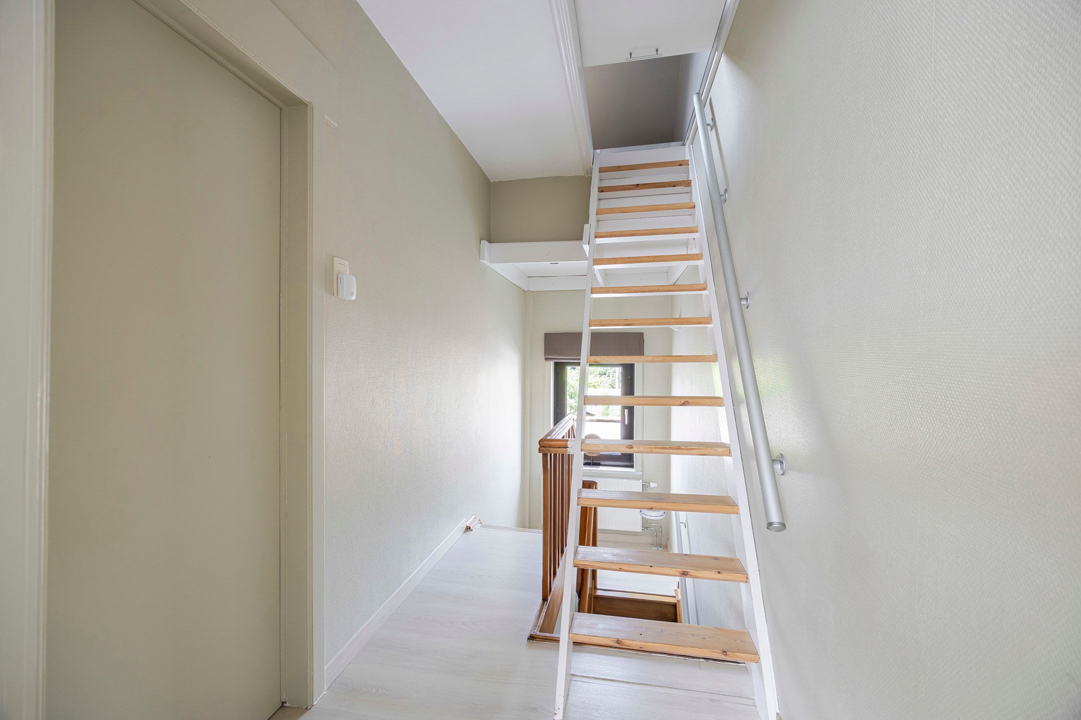 Instapklare rijwoning op uitstekende locatie foto 13