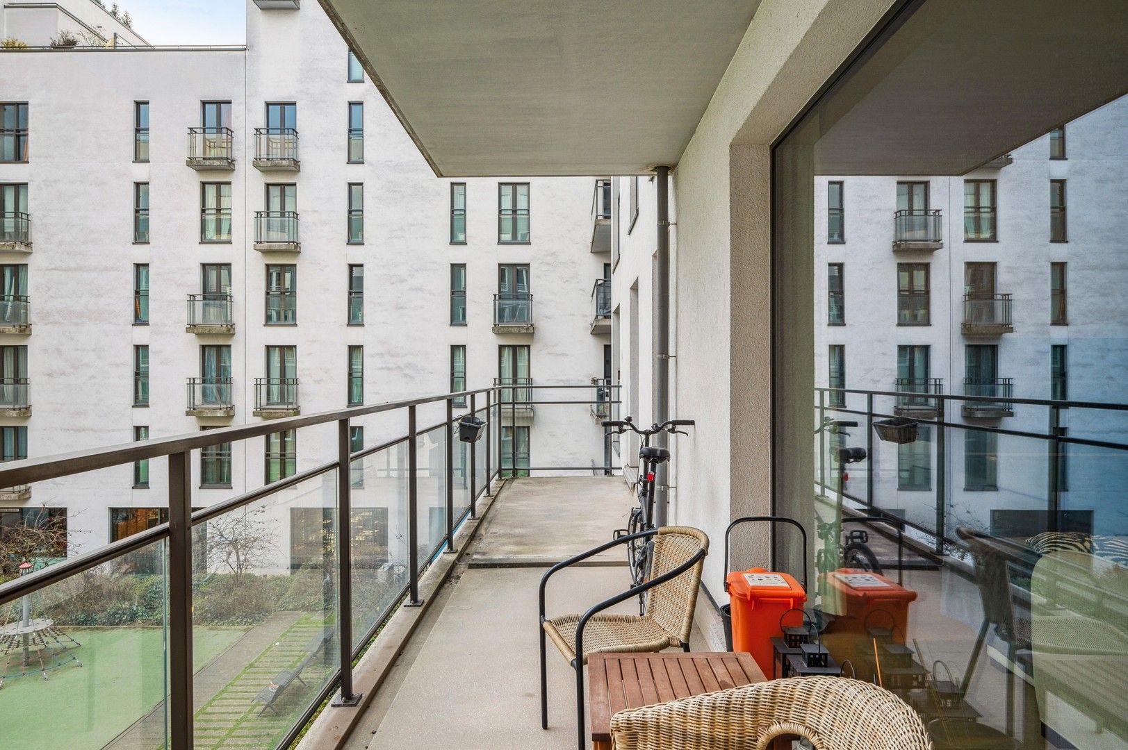 Spacious 3 bedroom apartment with garden view foto 25