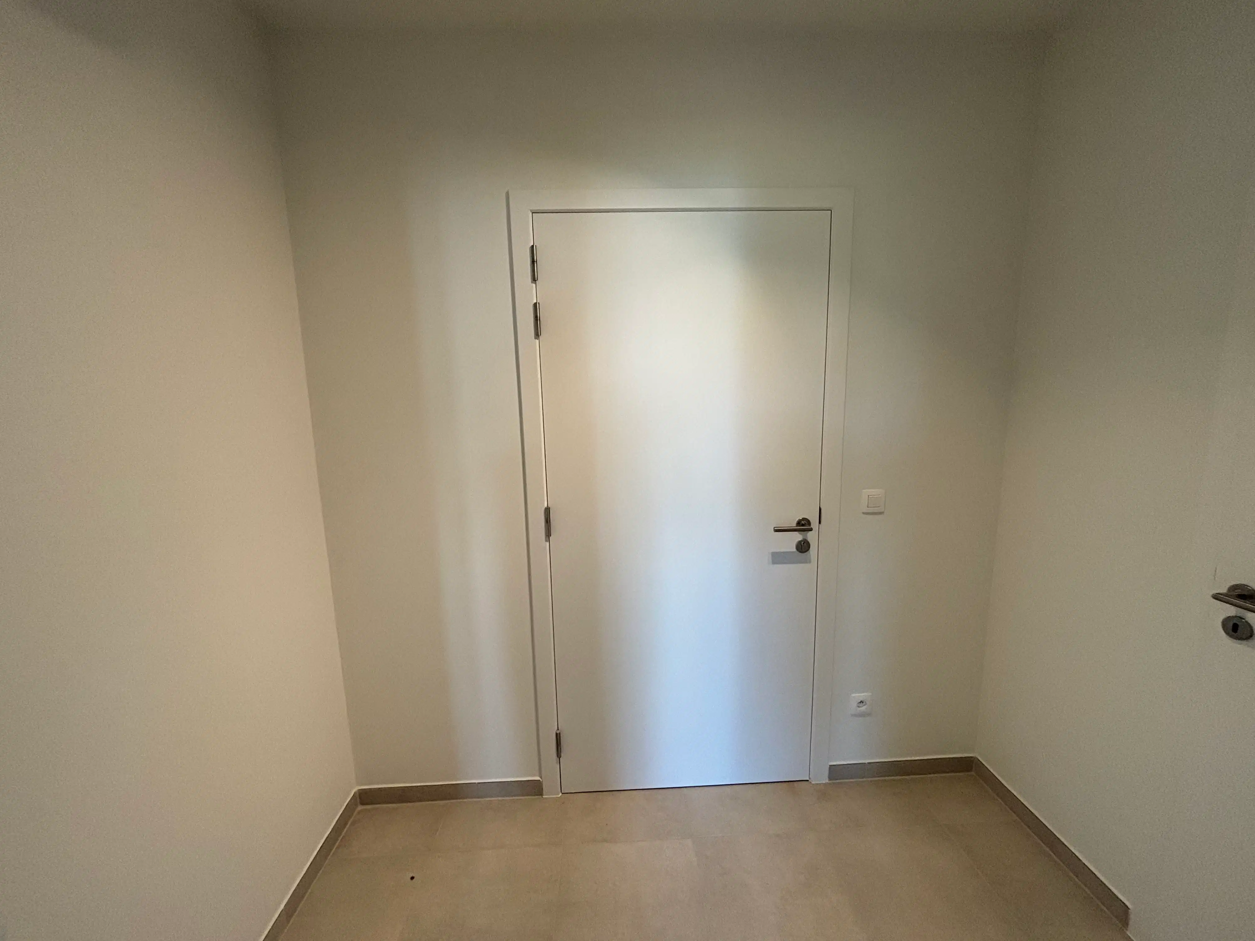 1-slaapkamer appartement met terras en parking foto 2