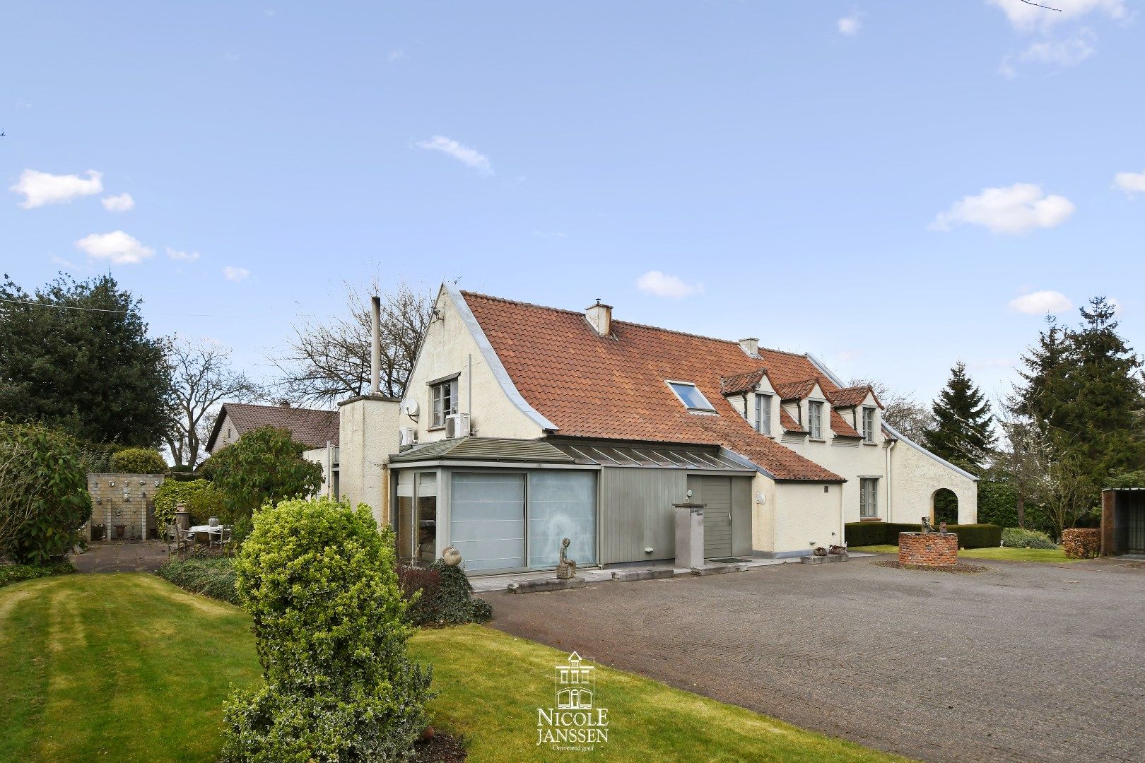 Ruime villa op een royaal perceel foto 25