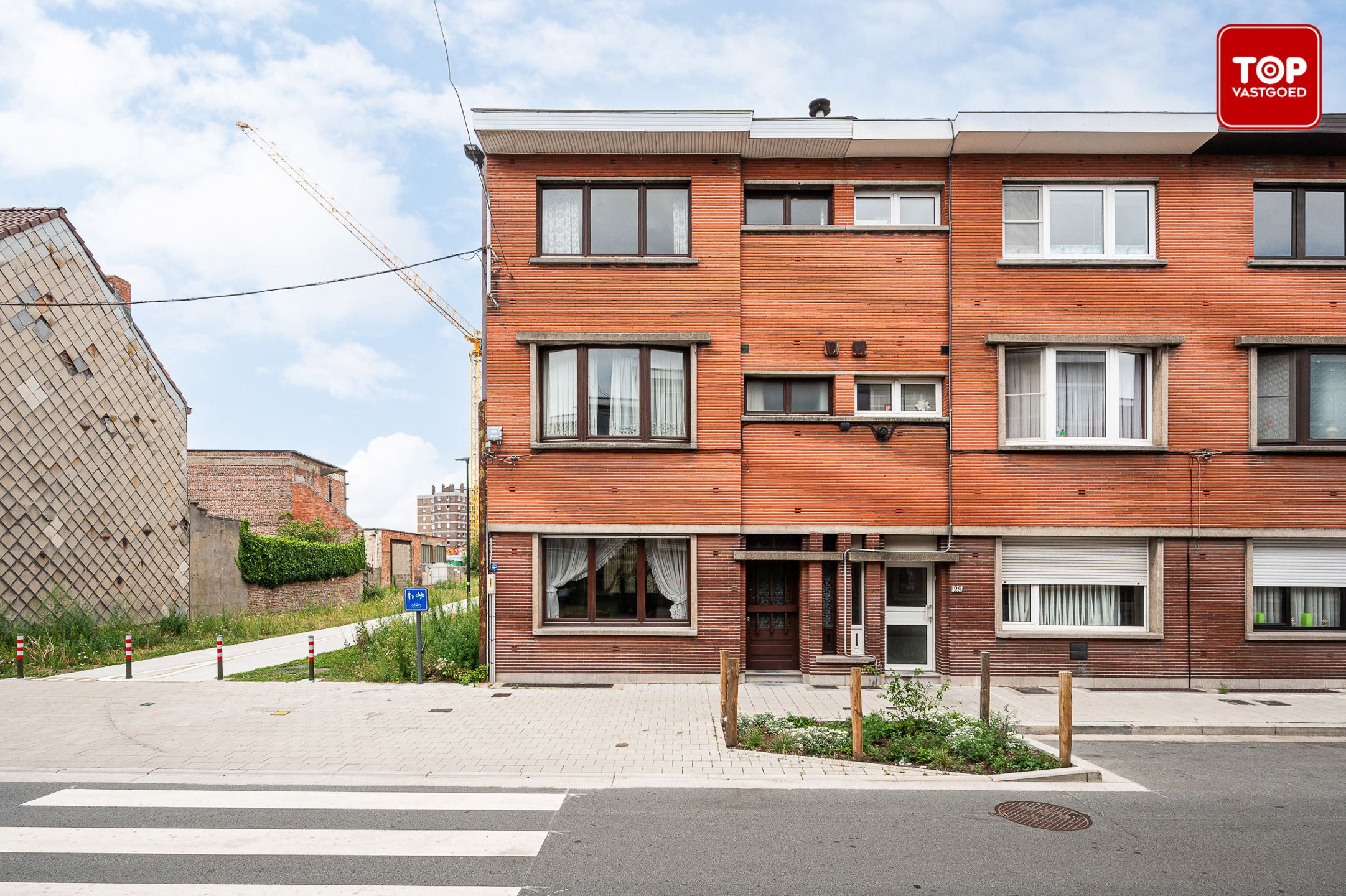 Hoofdfoto van de publicatie: Ruime te renoveren woning met 6 slaapkamers te koop in Gent