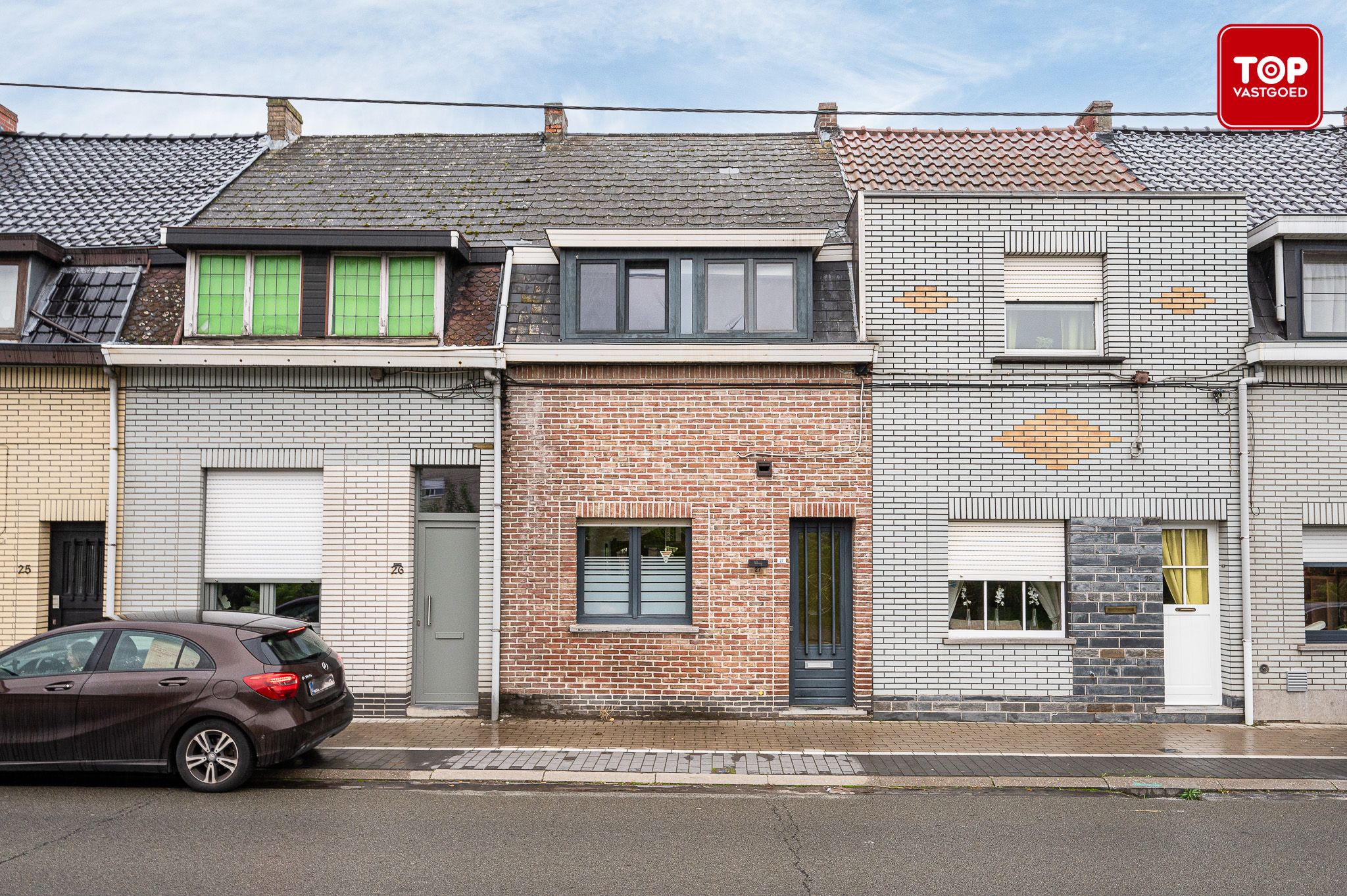 Gezellige woning met moderne keuken en grote tuin foto 2