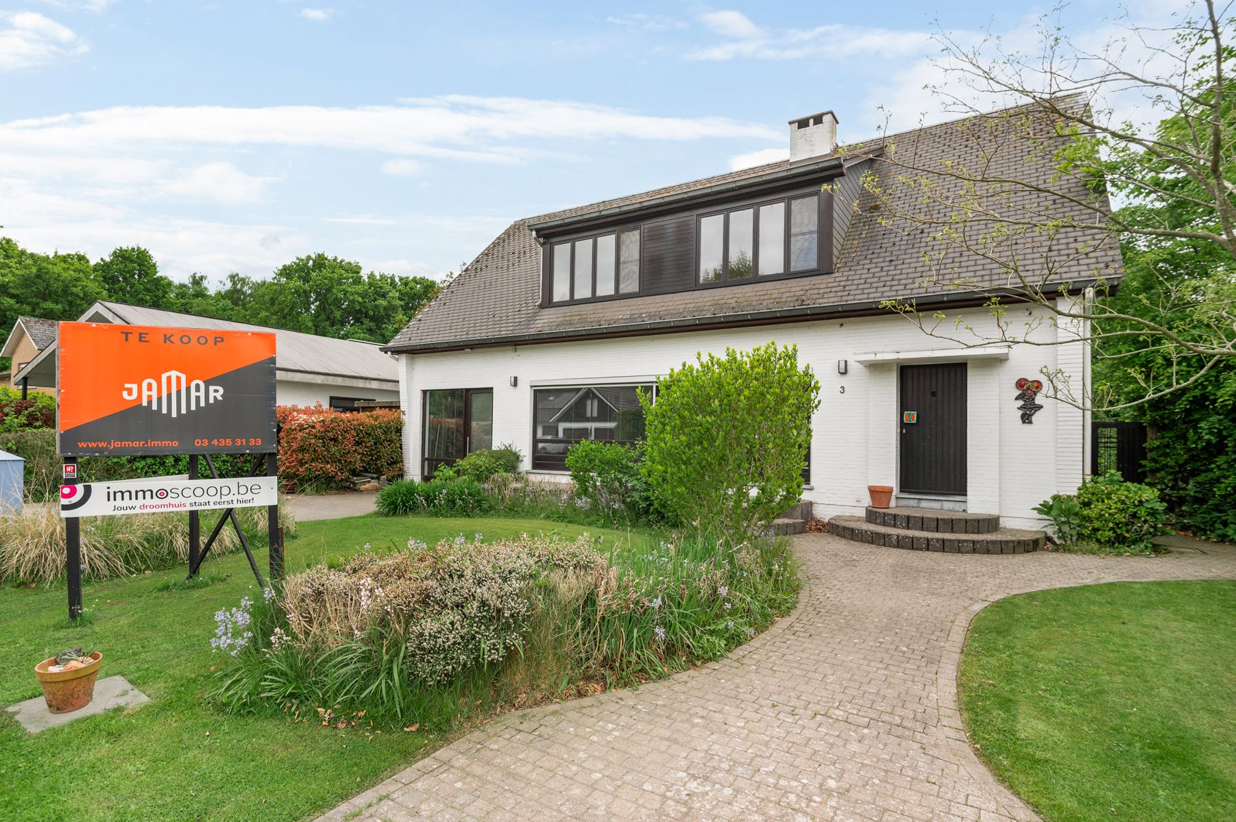 Uitzonderlijk gelegen woning met veel ruimte en karakter! foto {{pictureIndex}}